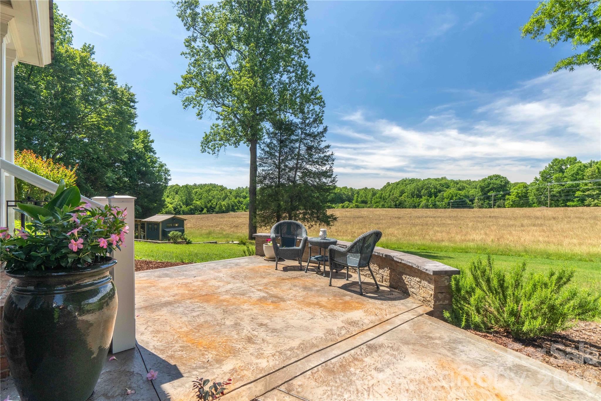 668 Link Road — Lexington