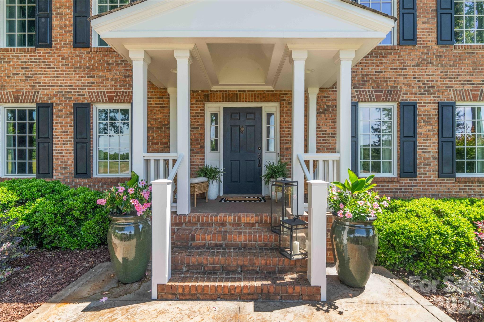 668 Link Road — Lexington