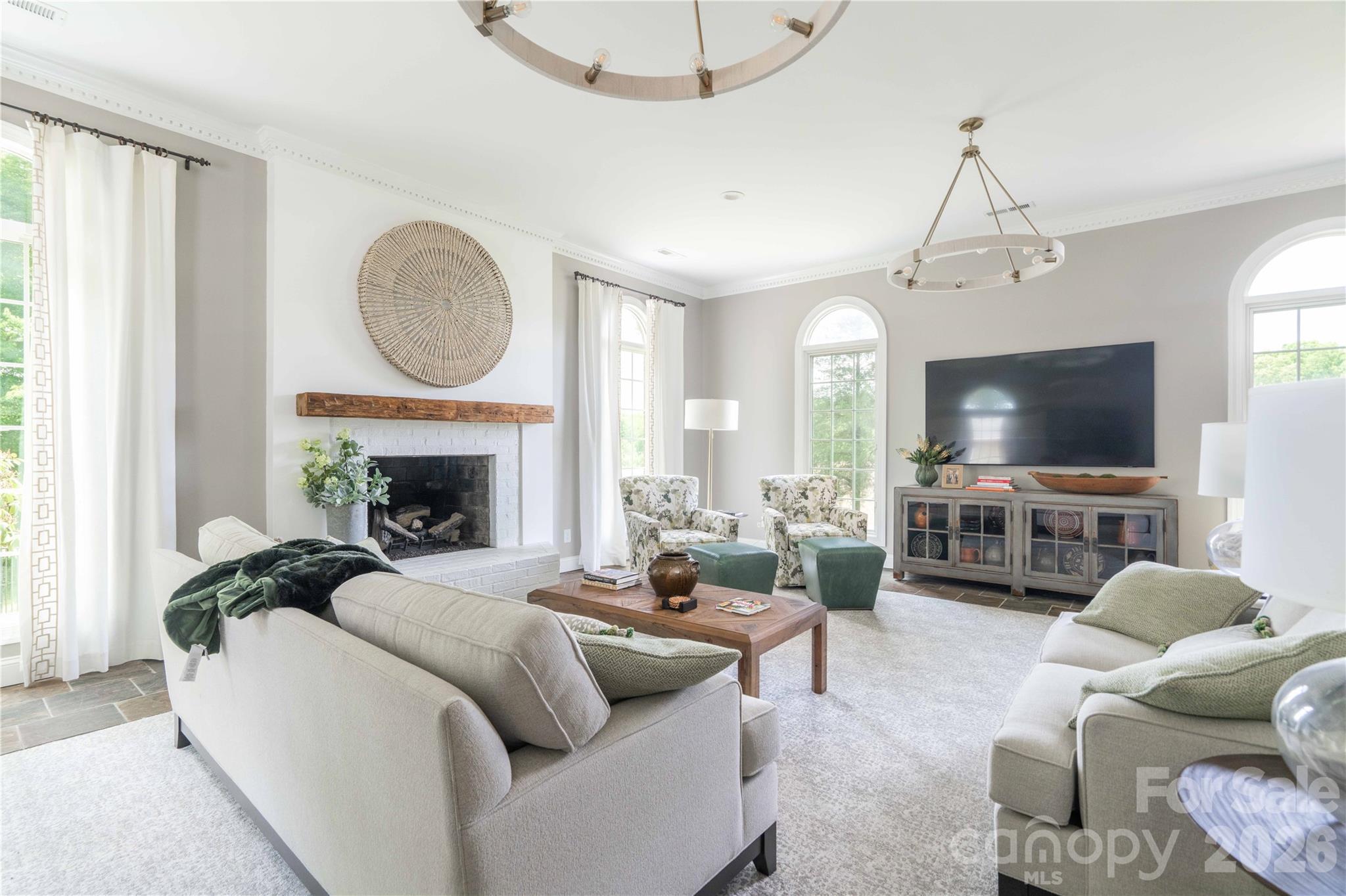 668 Link Road — Lexington