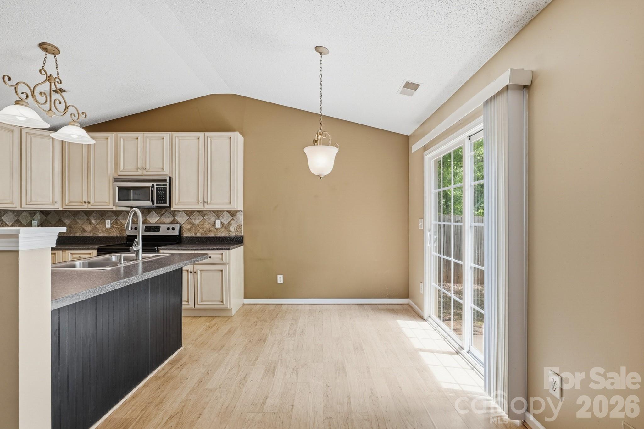 2244 Wexford Way — Statesville