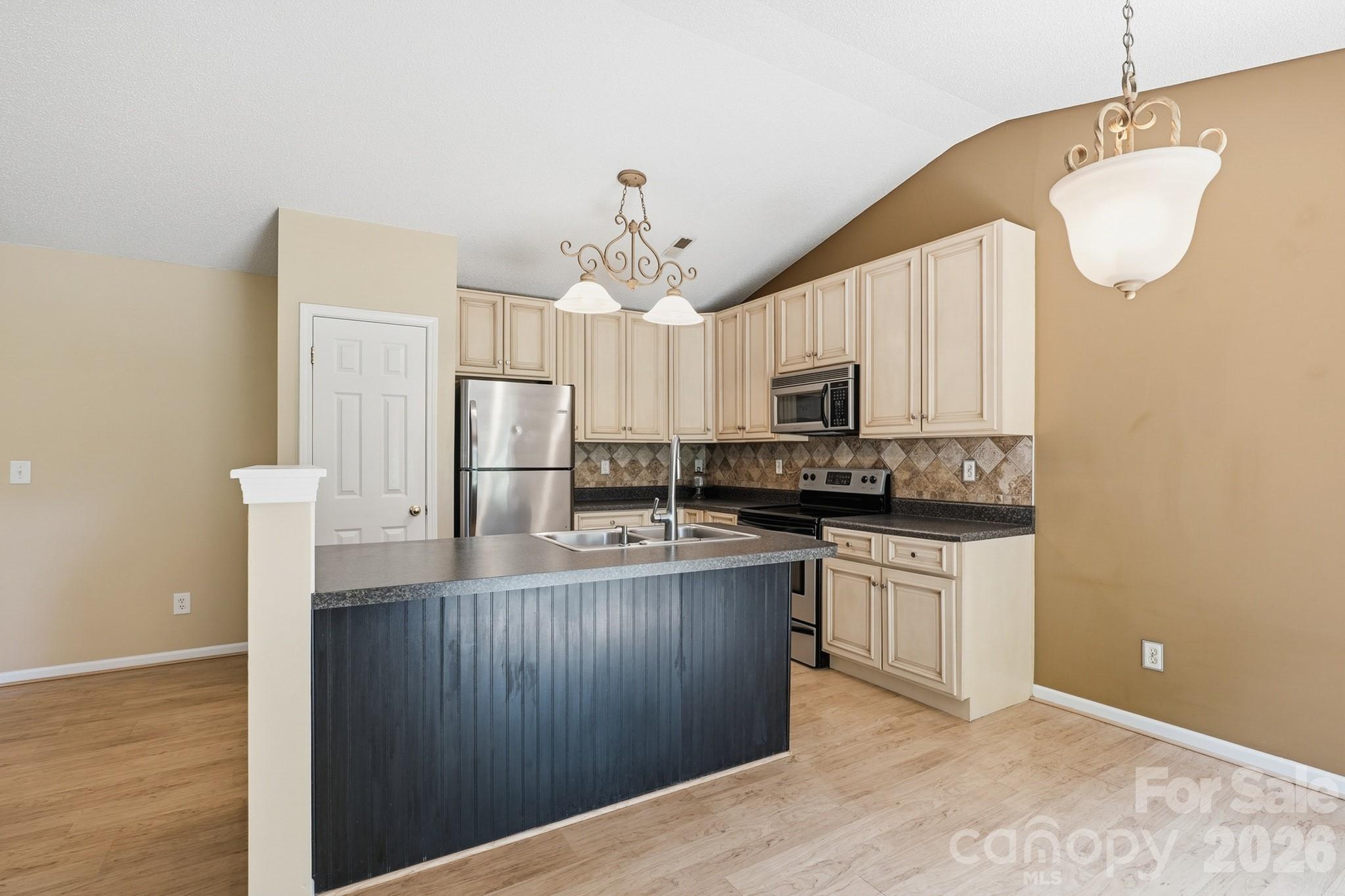 2244 Wexford Way — Statesville