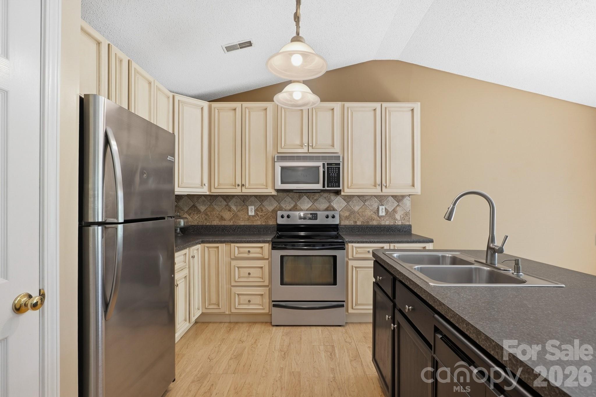 2244 Wexford Way — Statesville