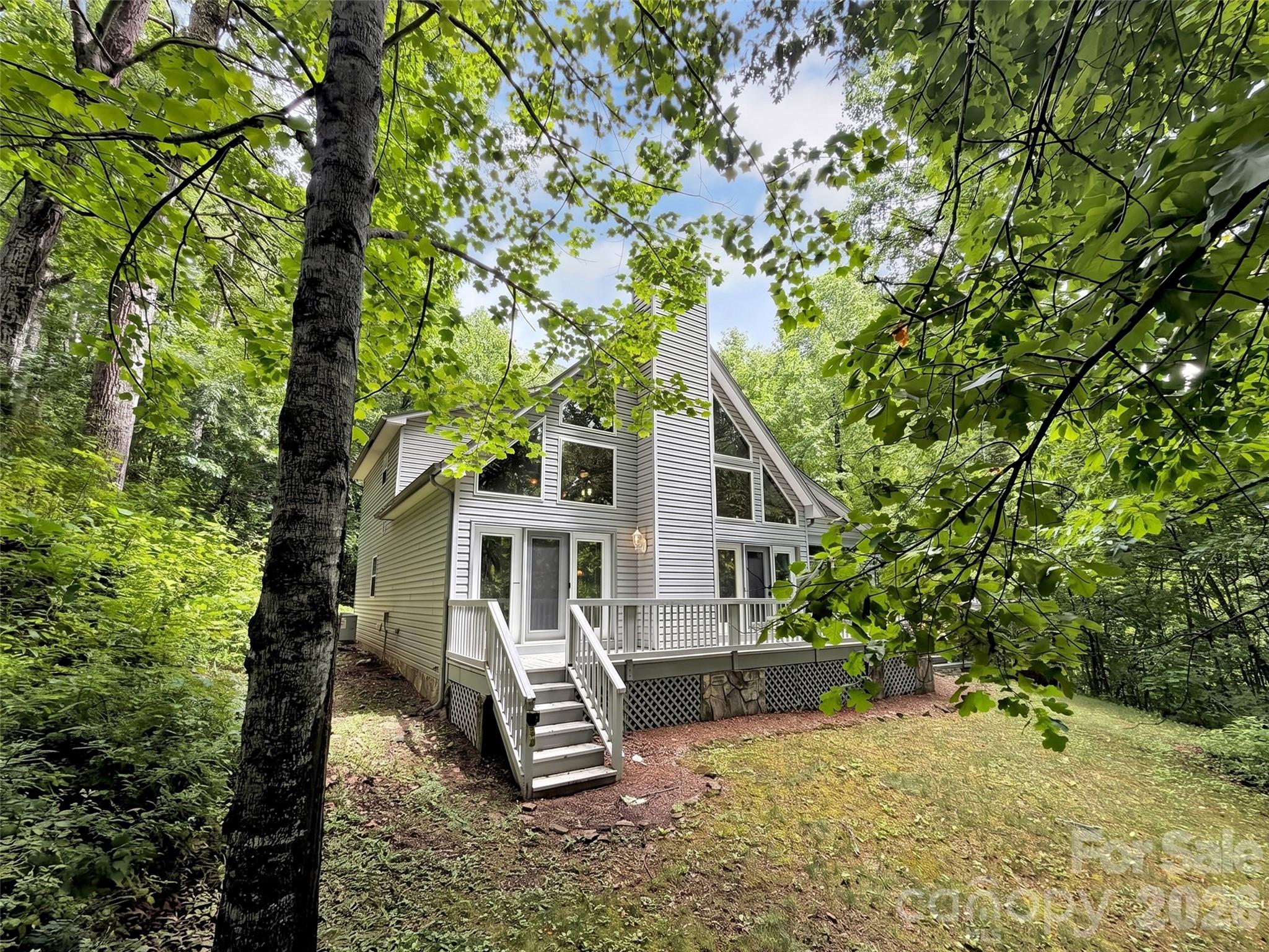 33 Buttercup Place — Maggie Valley