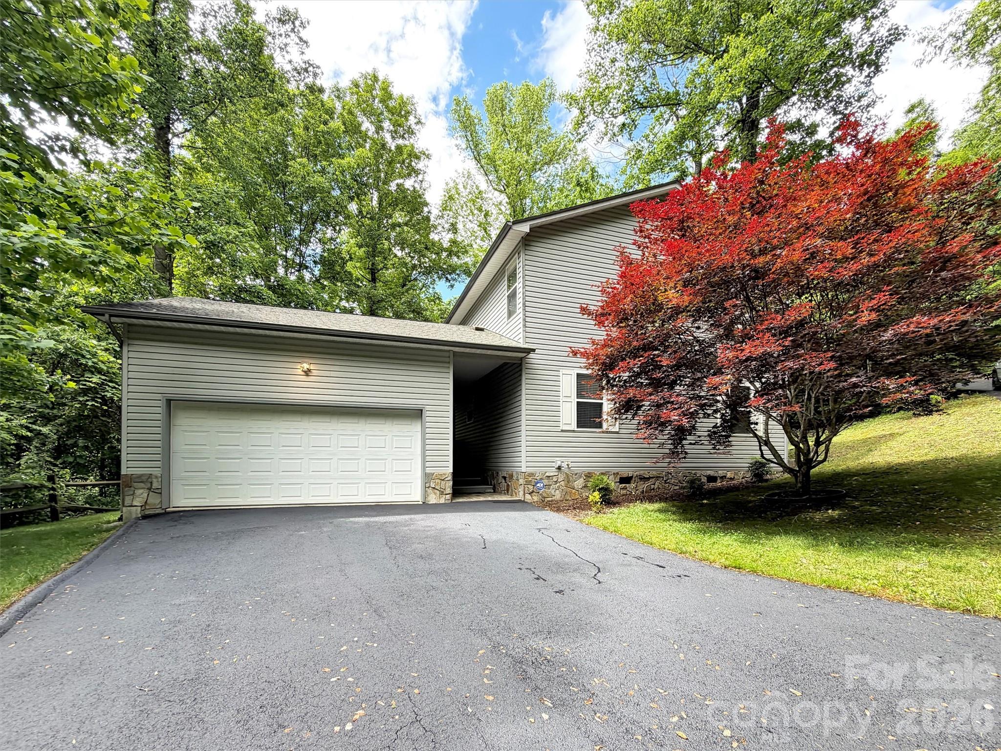 33 Buttercup Place — Maggie Valley