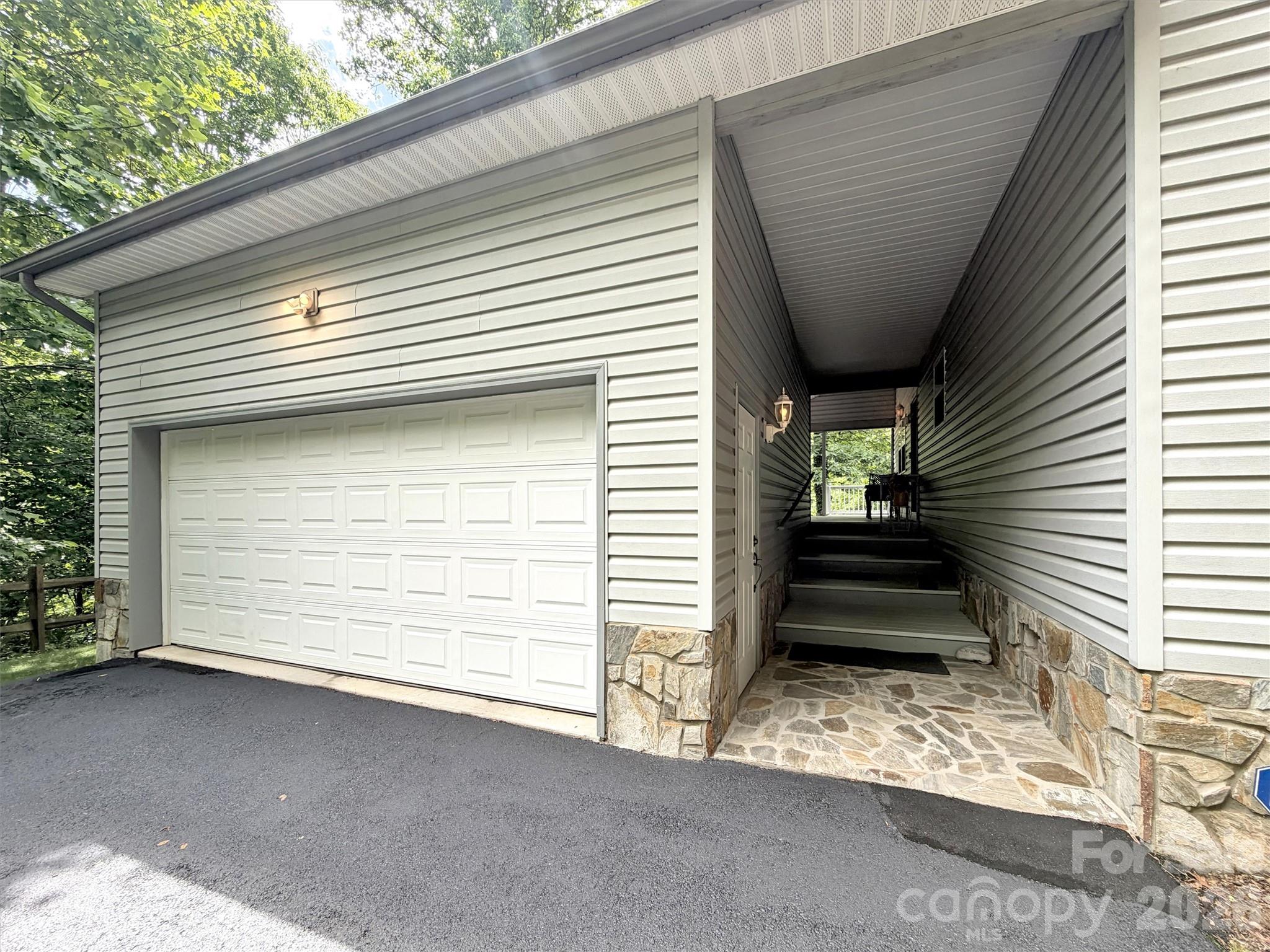 33 Buttercup Place — Maggie Valley
