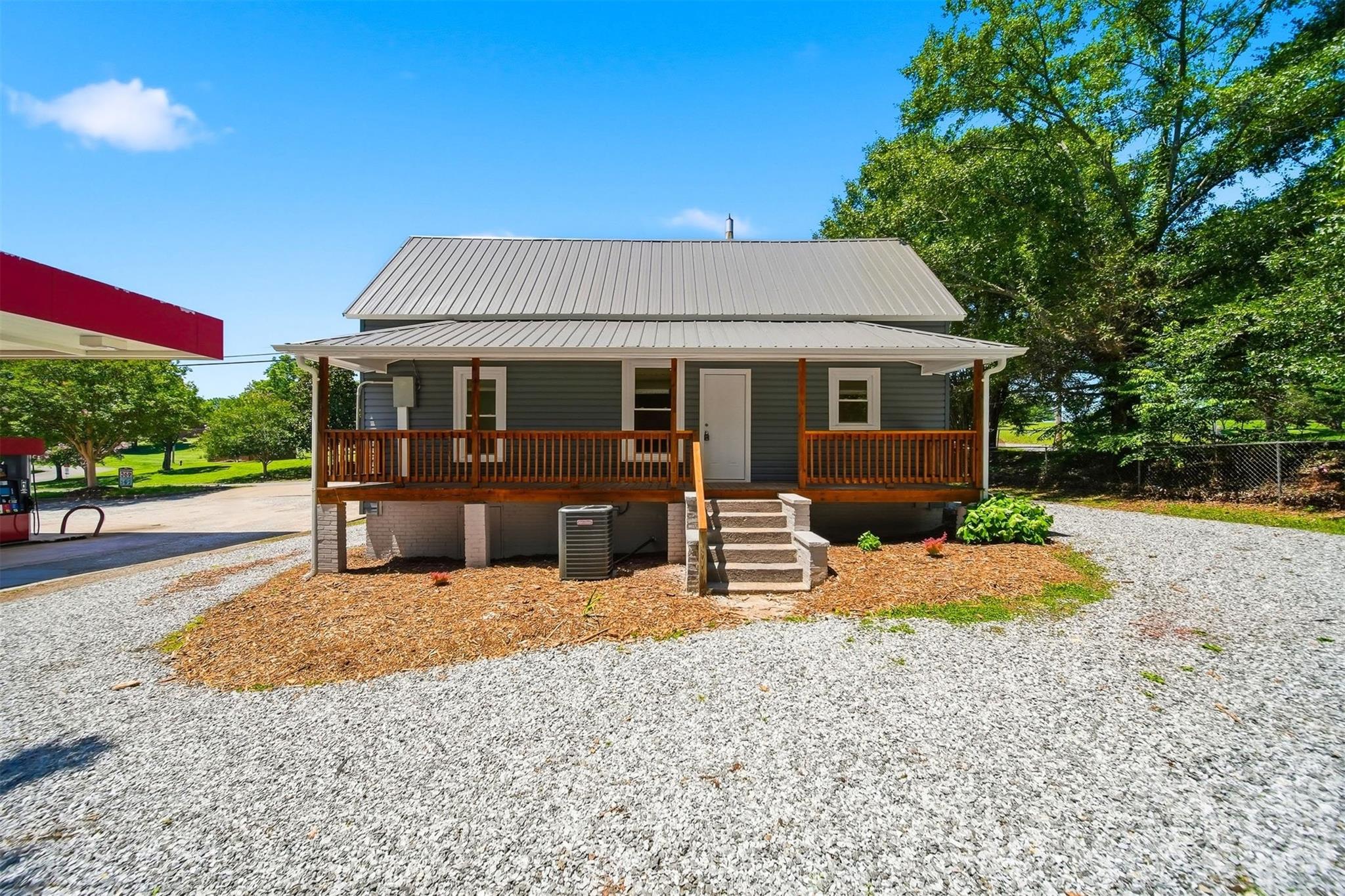 1303 S Sterling Street — Morganton