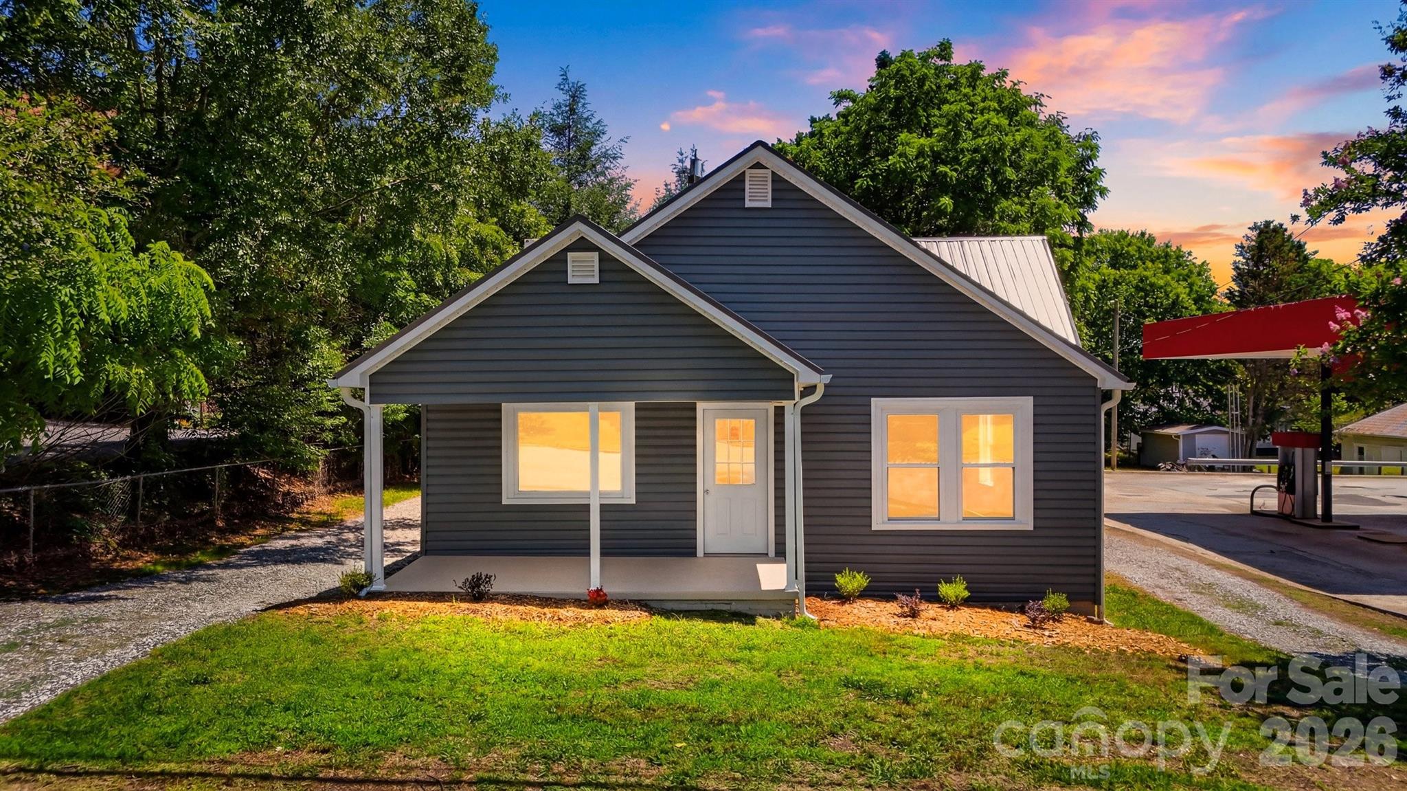 1303 S Sterling Street — Morganton