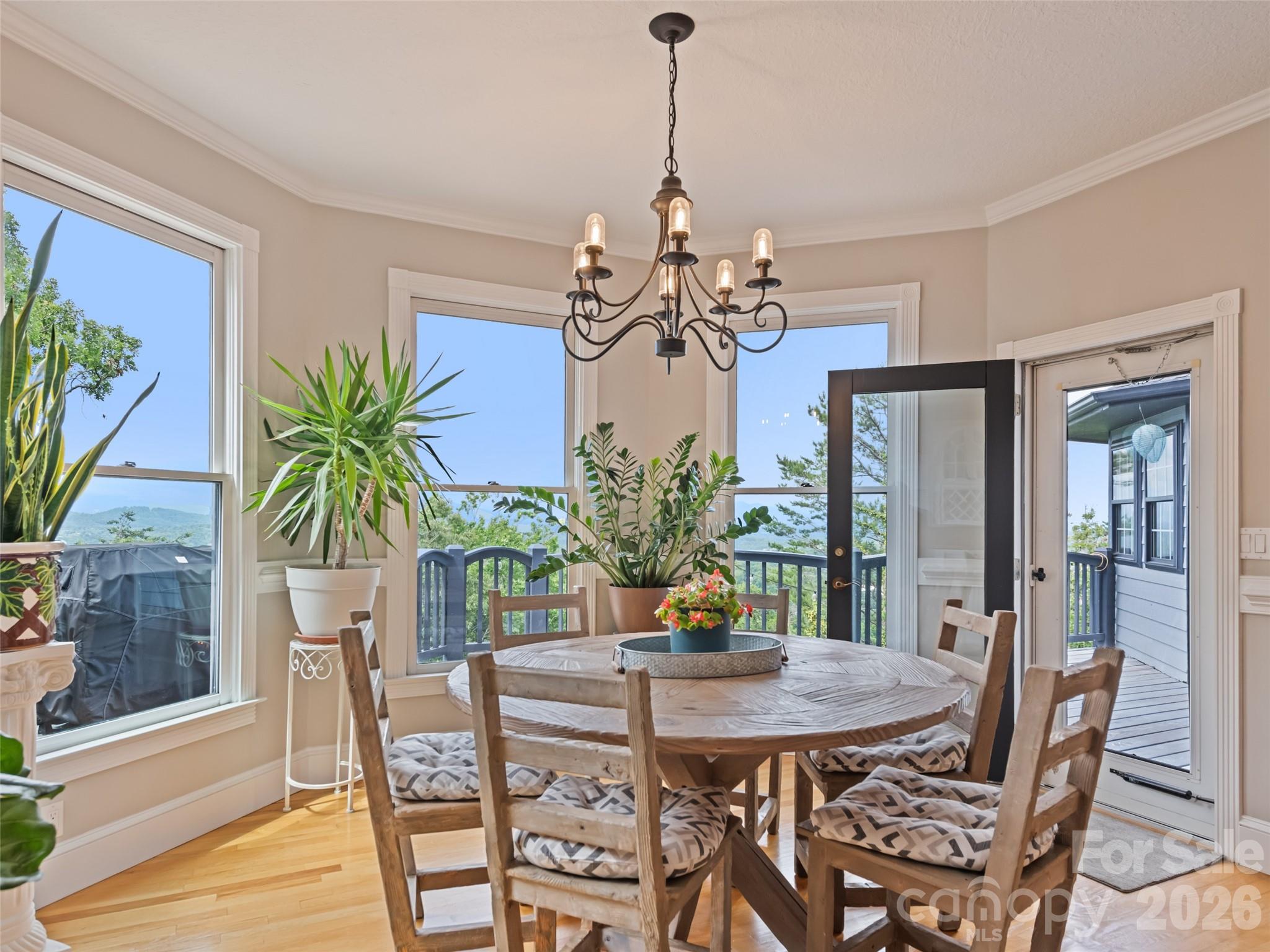 9 Perrion Avenue — Weaverville