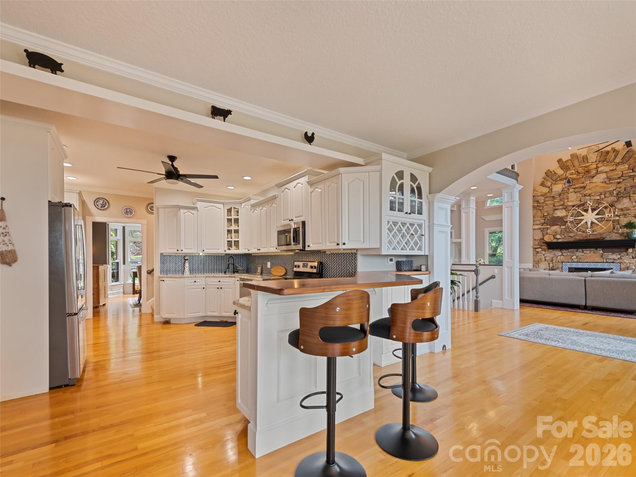 9 Perrion Avenue — Weaverville