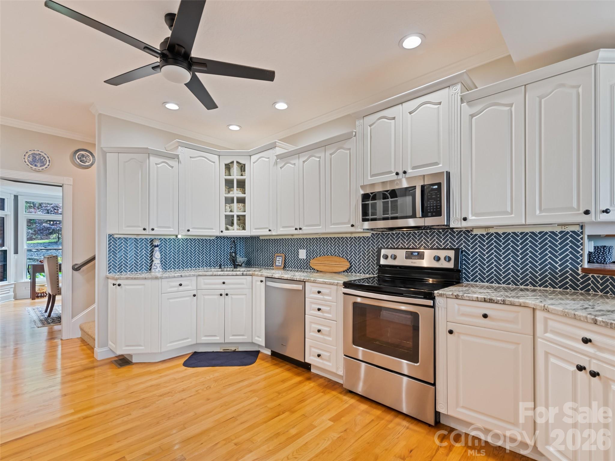 9 Perrion Avenue — Weaverville