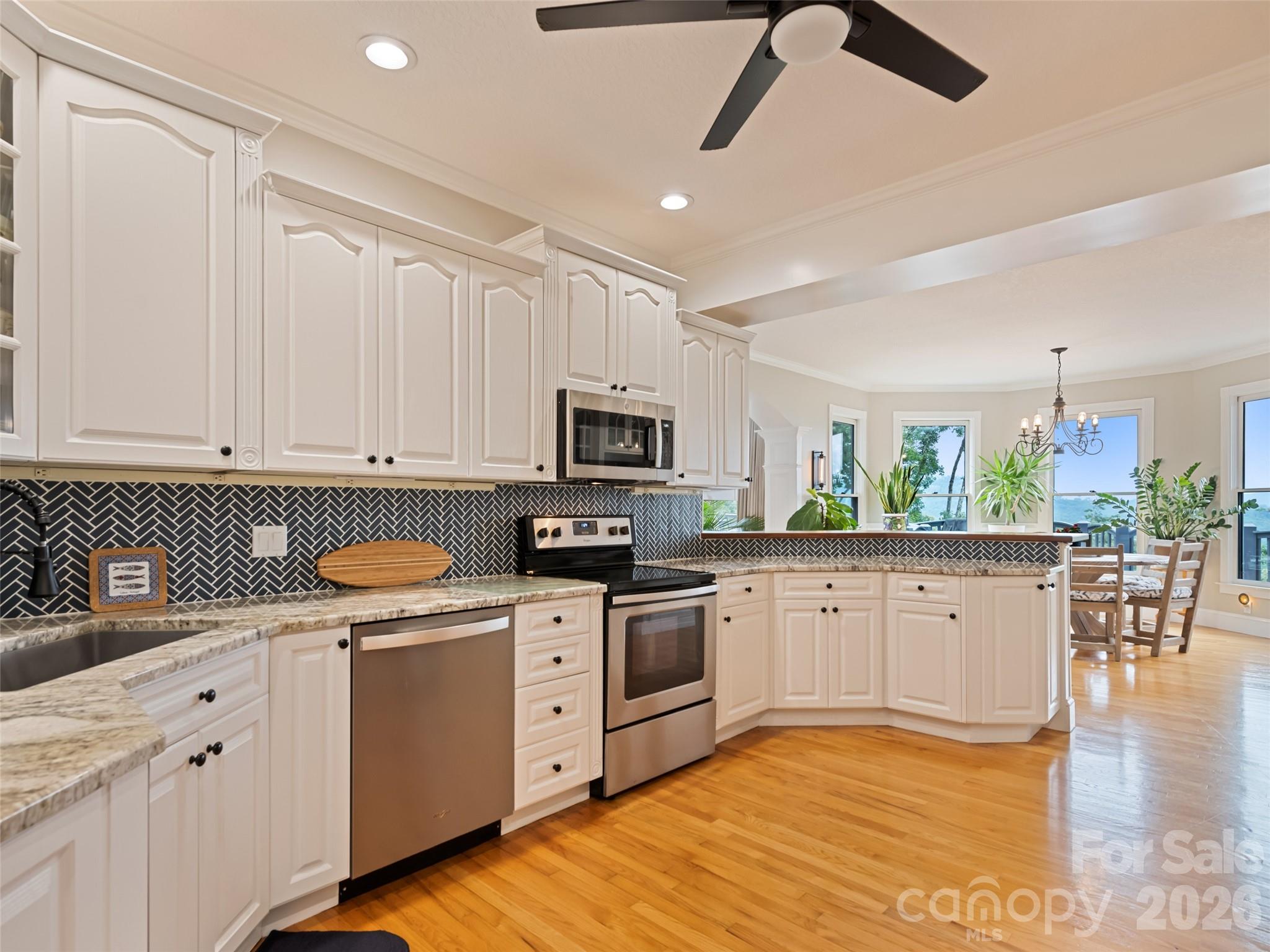 9 Perrion Avenue — Weaverville