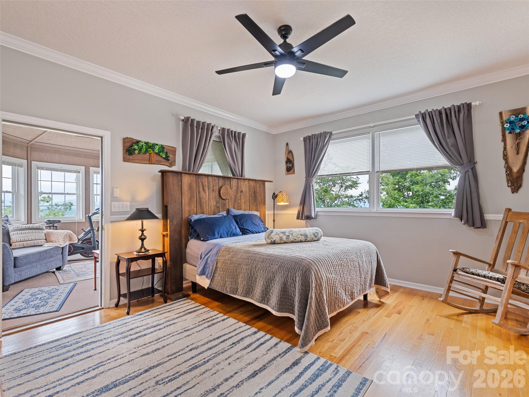 9 Perrion Avenue — Weaverville