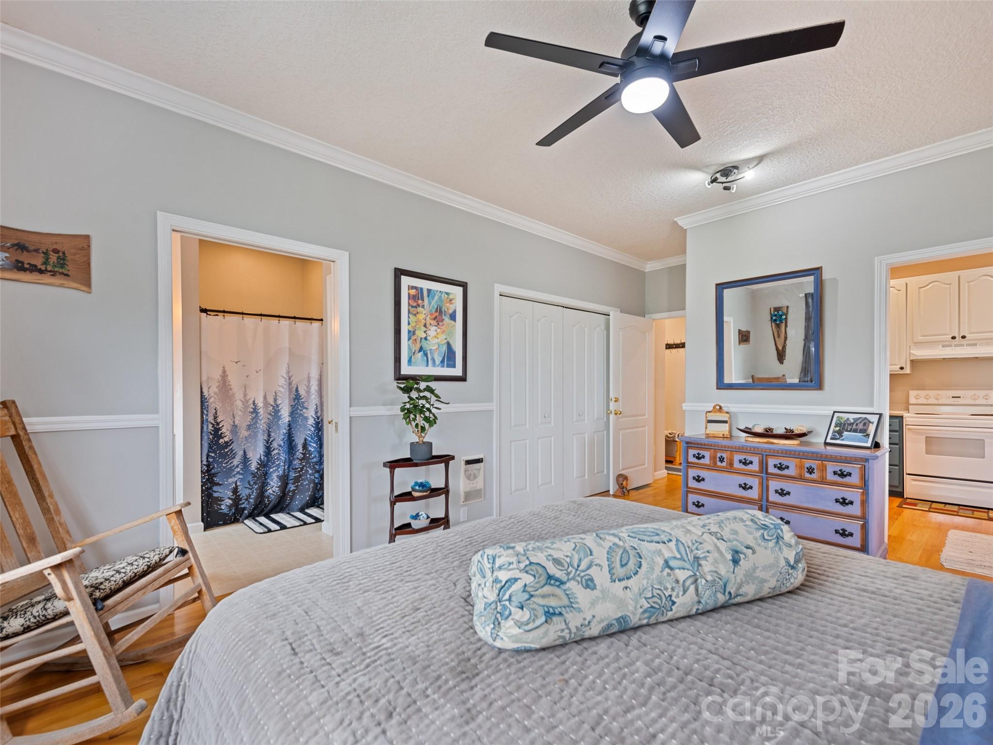 9 Perrion Avenue — Weaverville