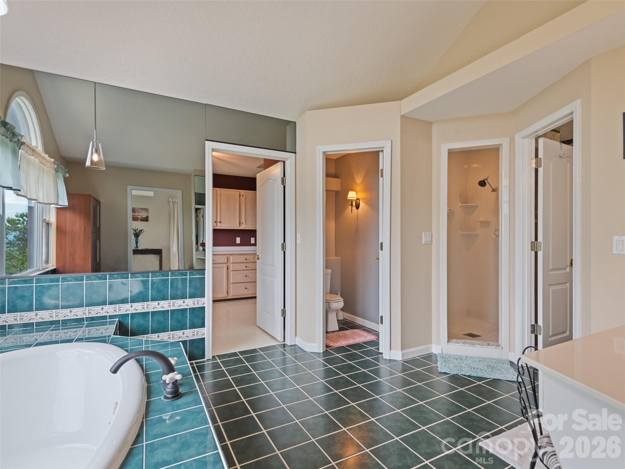 9 Perrion Avenue — Weaverville