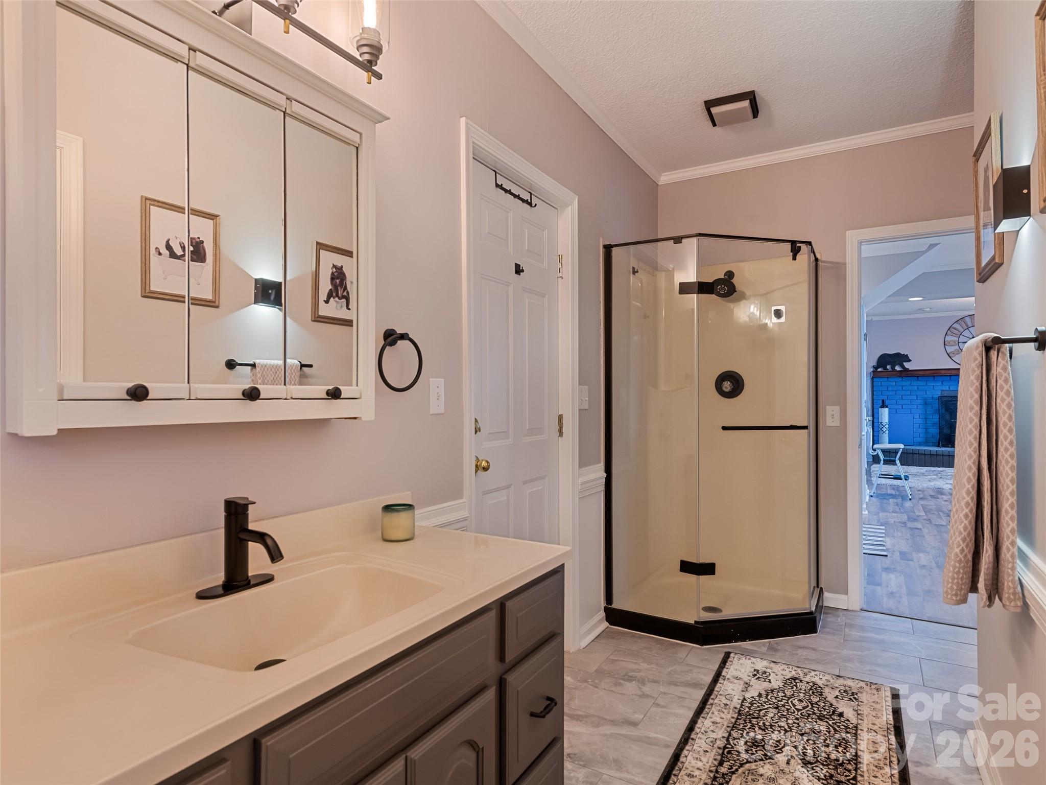 9 Perrion Avenue — Weaverville