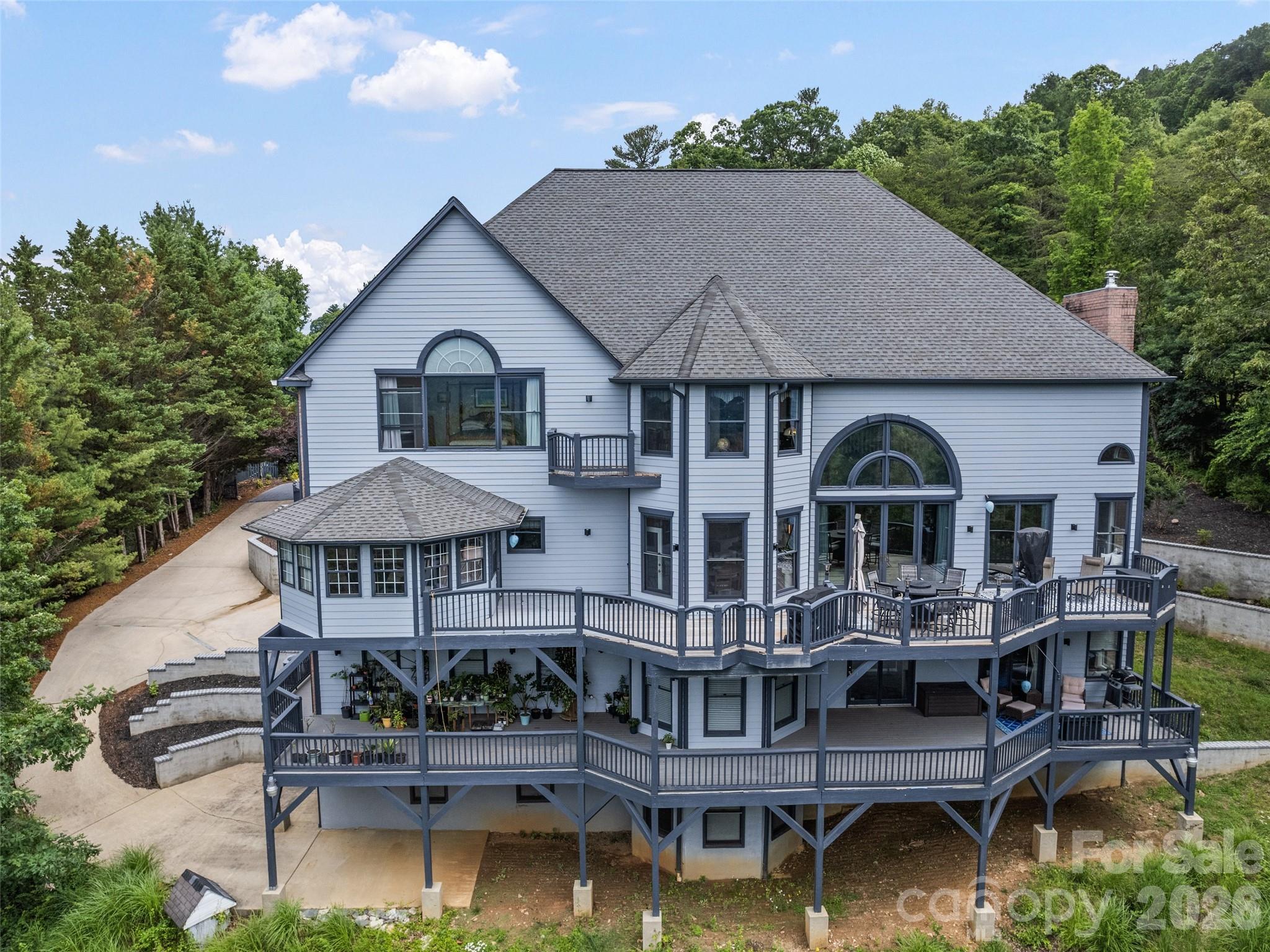 9 Perrion Avenue — Weaverville