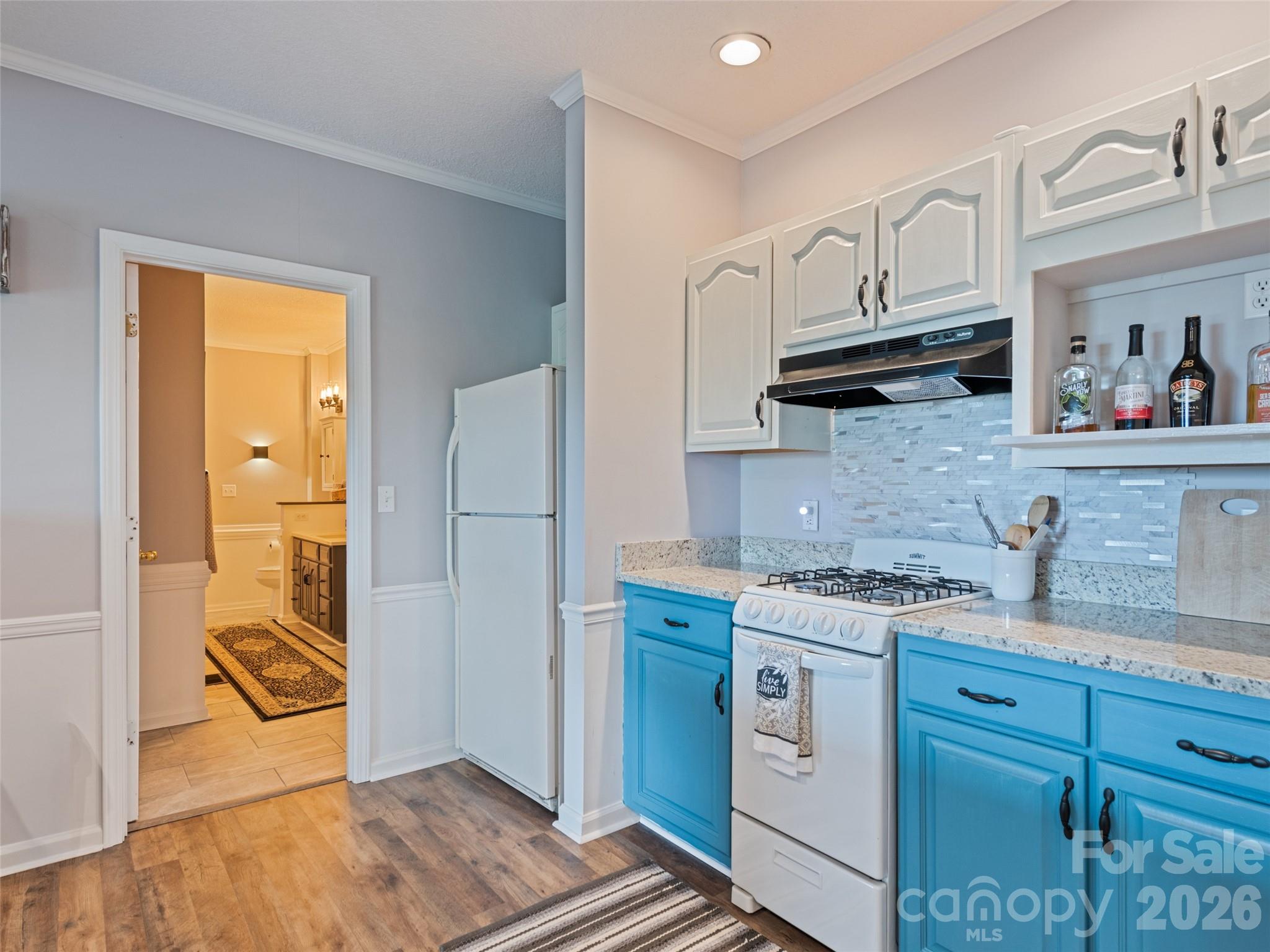 9 Perrion Avenue — Weaverville