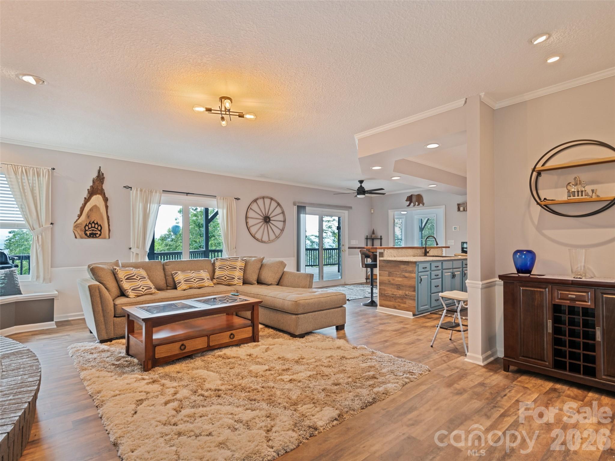 9 Perrion Avenue — Weaverville