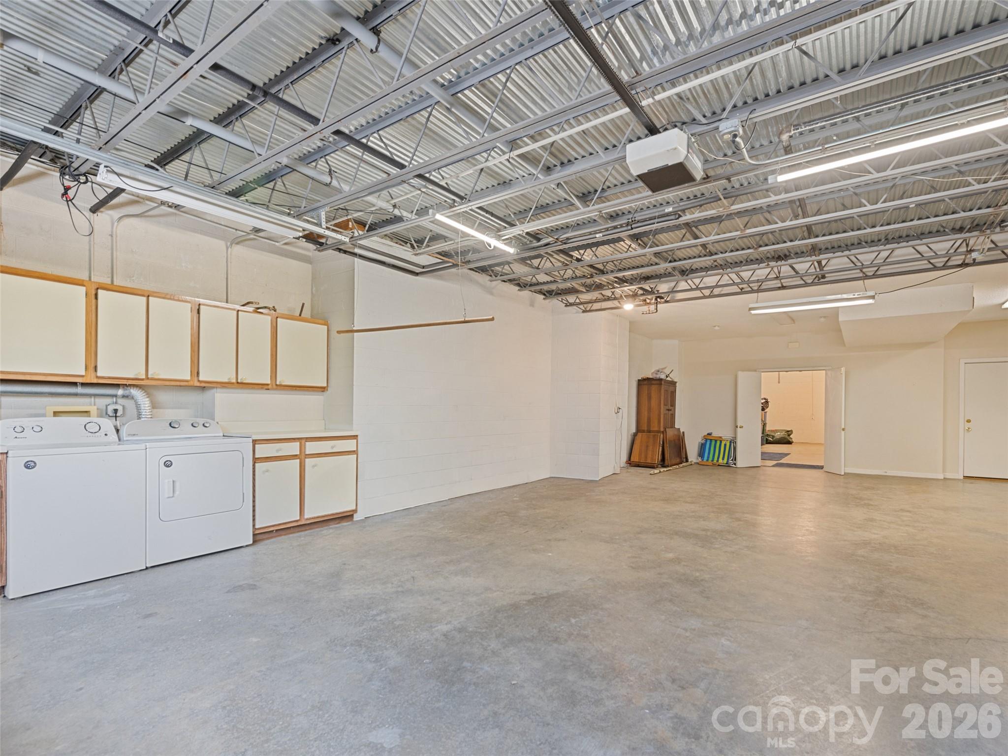 9 Perrion Avenue — Weaverville