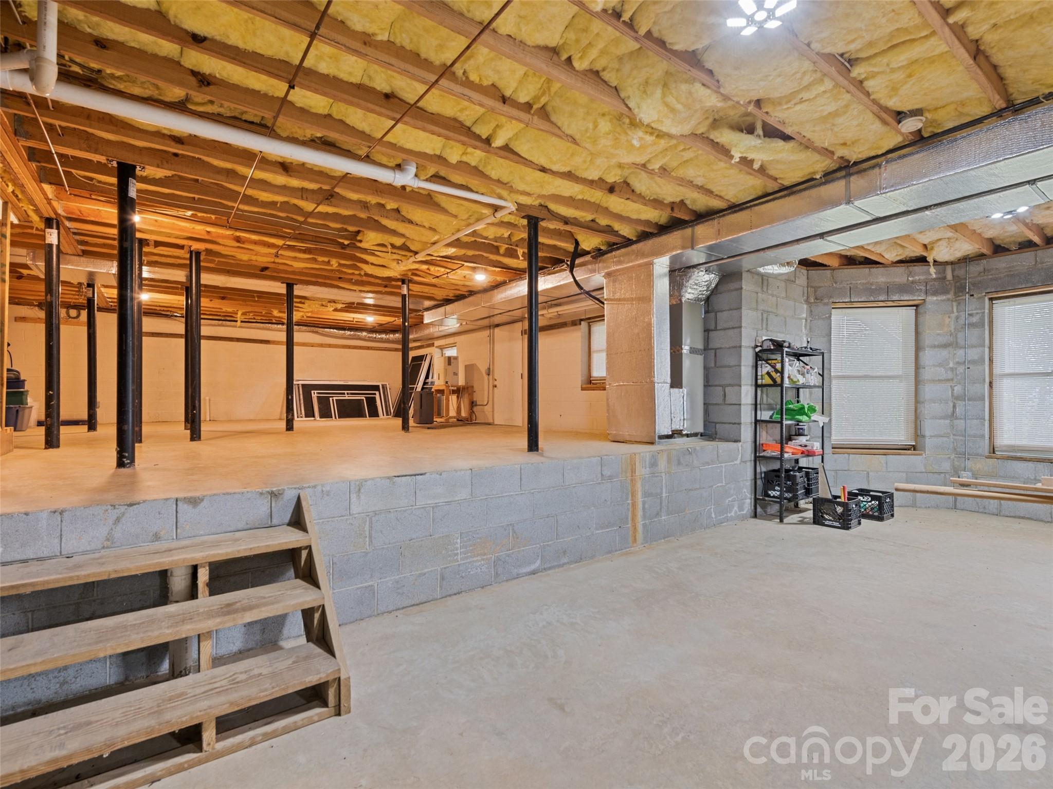 9 Perrion Avenue — Weaverville