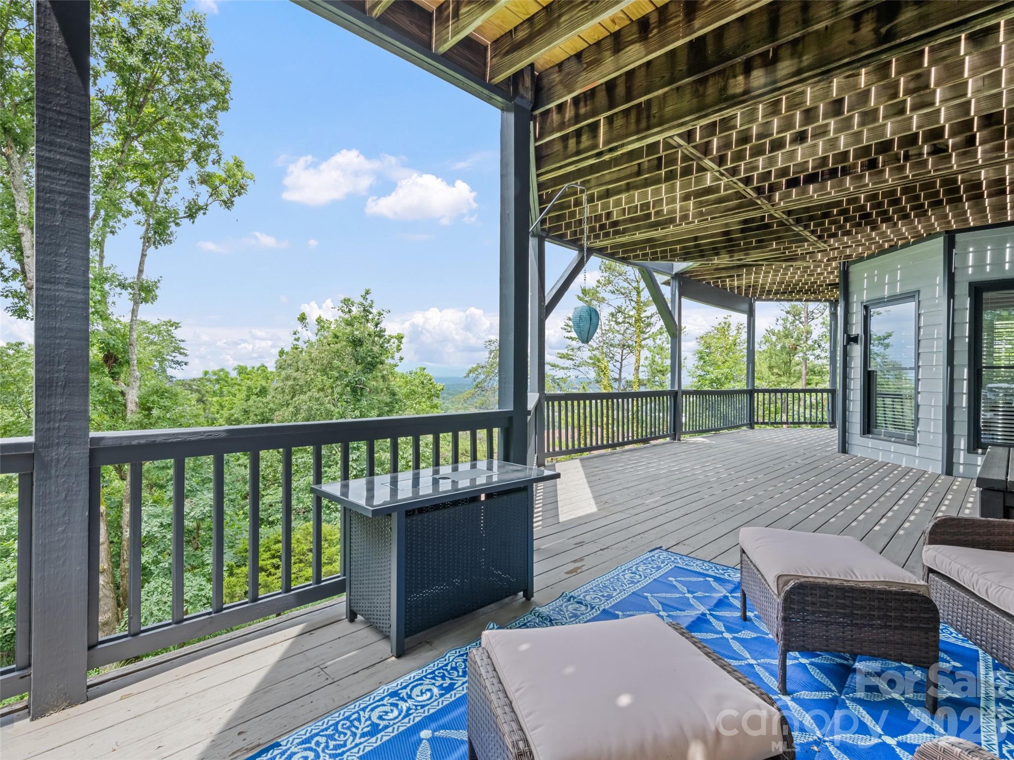 9 Perrion Avenue — Weaverville