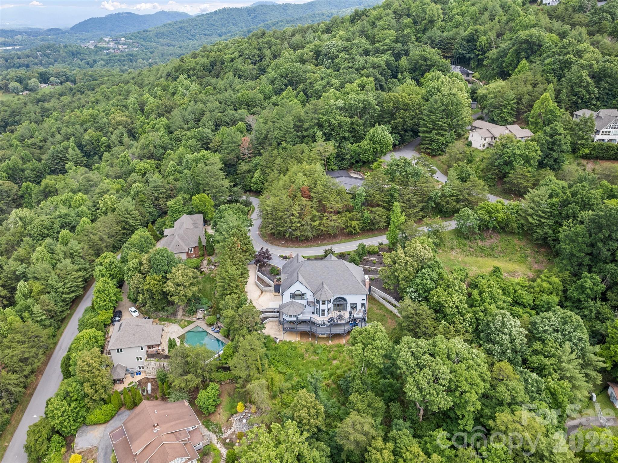 9 Perrion Avenue — Weaverville