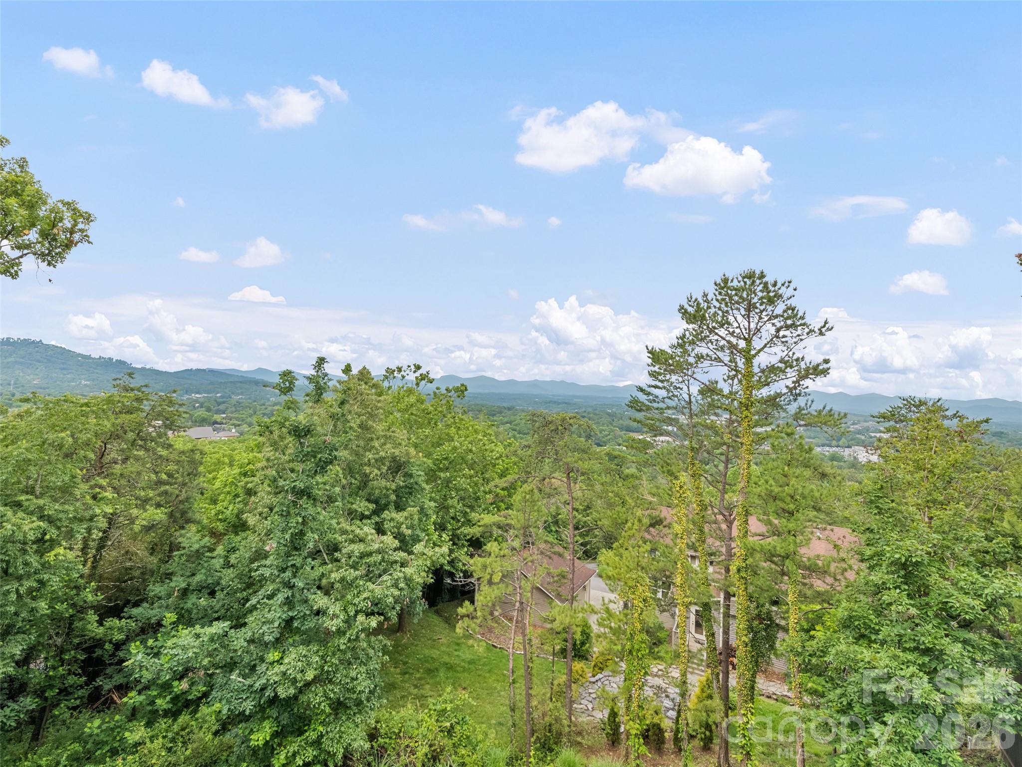 9 Perrion Avenue — Weaverville