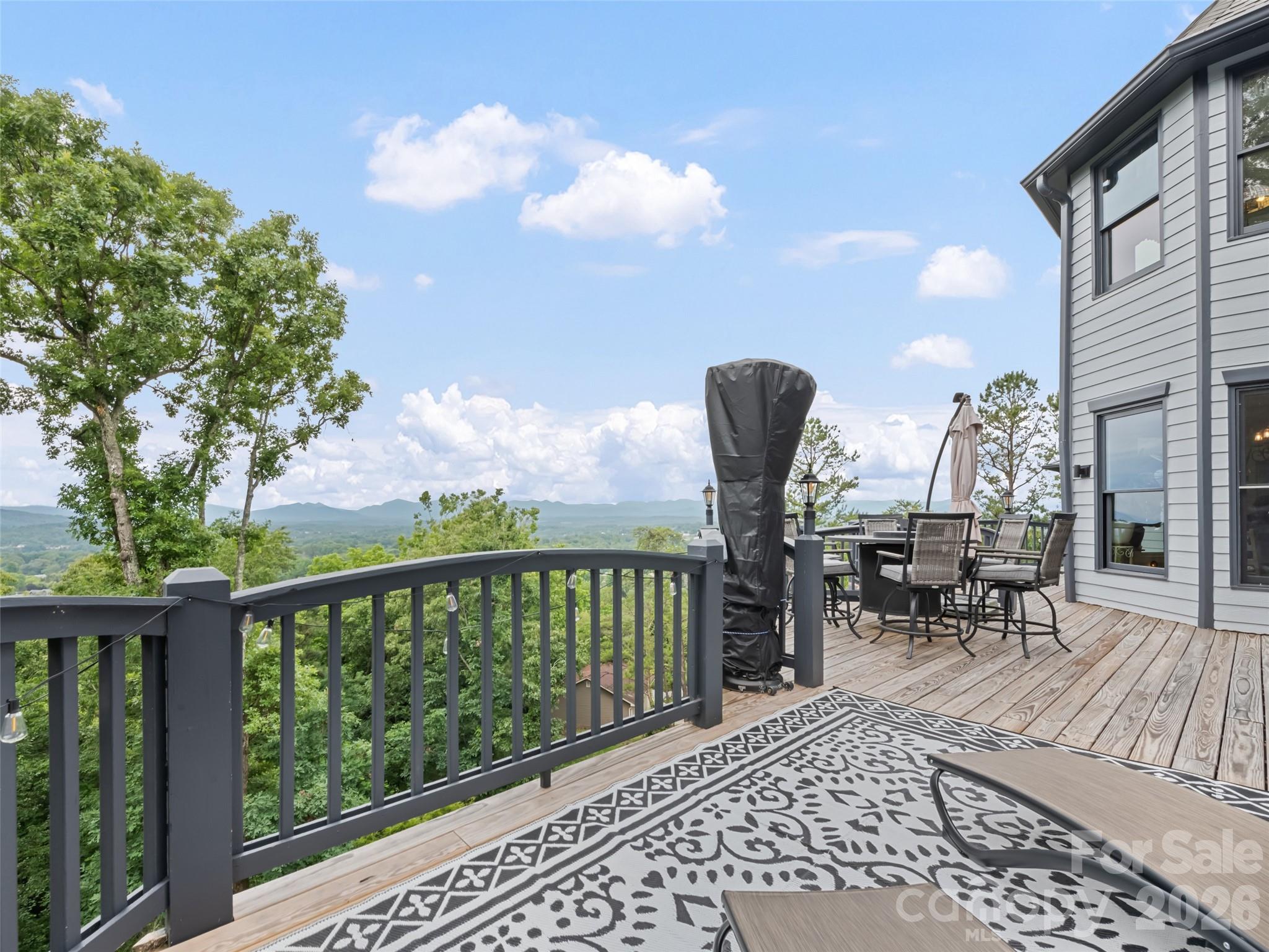 9 Perrion Avenue — Weaverville
