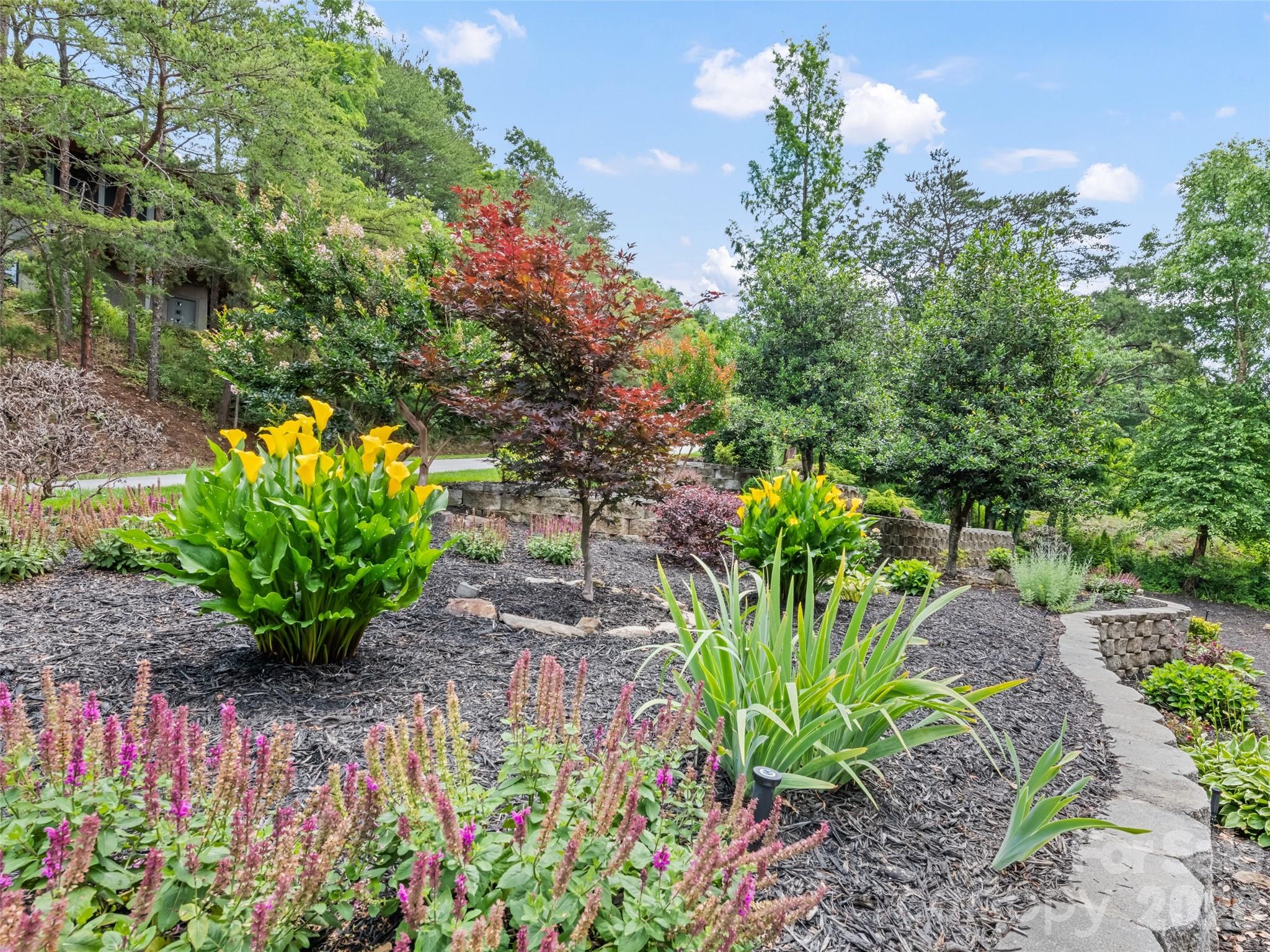 9 Perrion Avenue — Weaverville