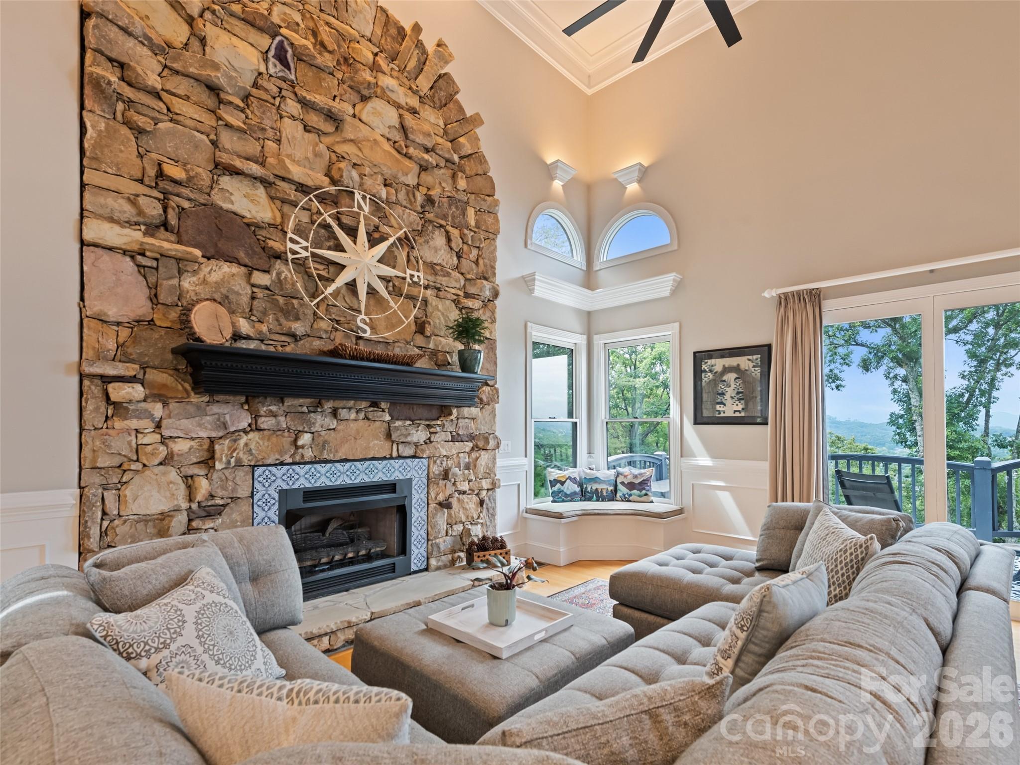 9 Perrion Avenue — Weaverville