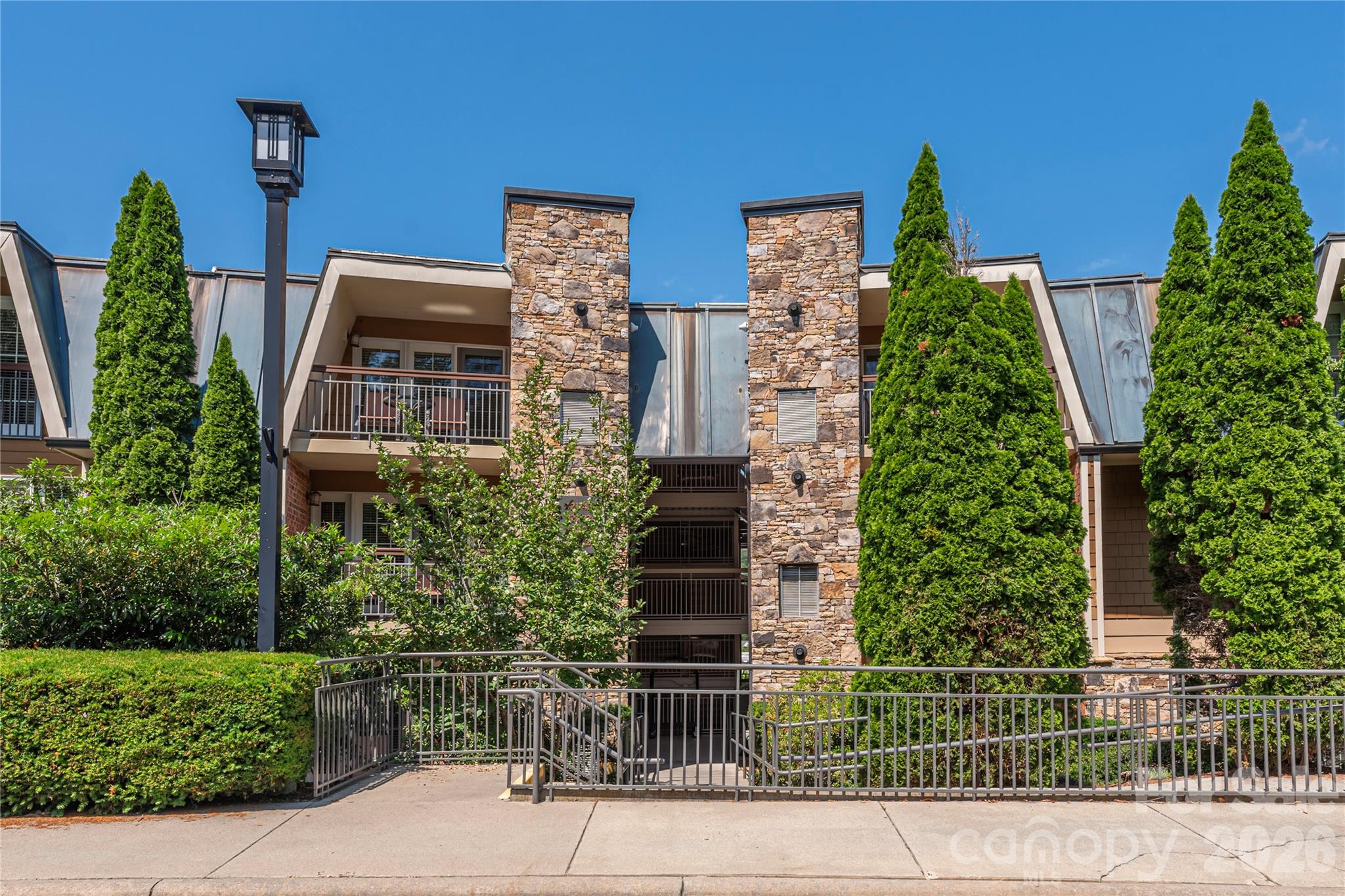 222 Bowling Park Road — Asheville