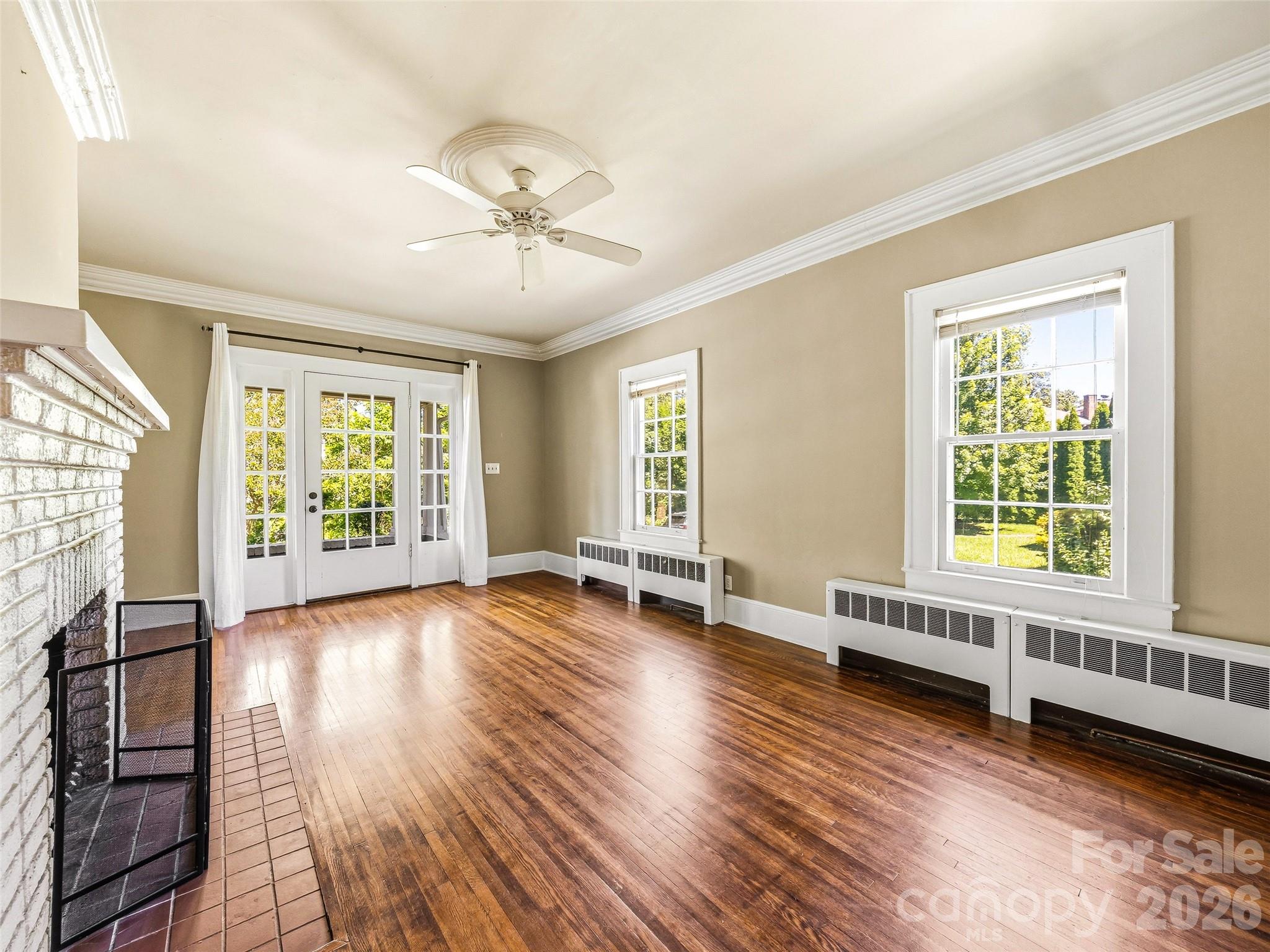 1214 Oakland Street — Hendersonville