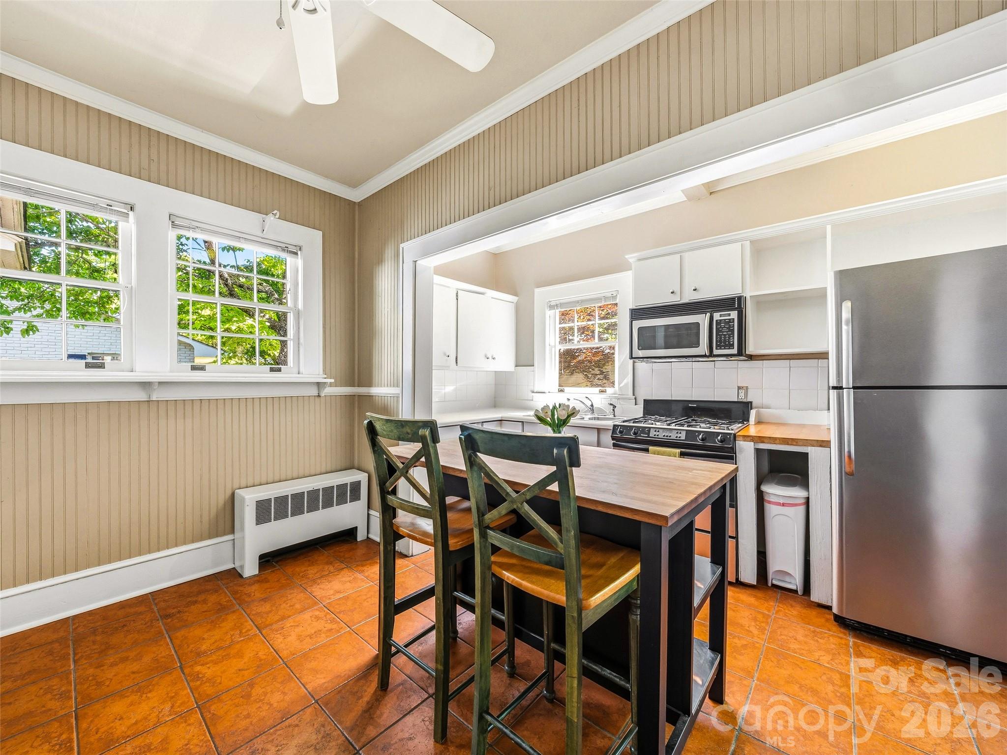 1214 Oakland Street — Hendersonville