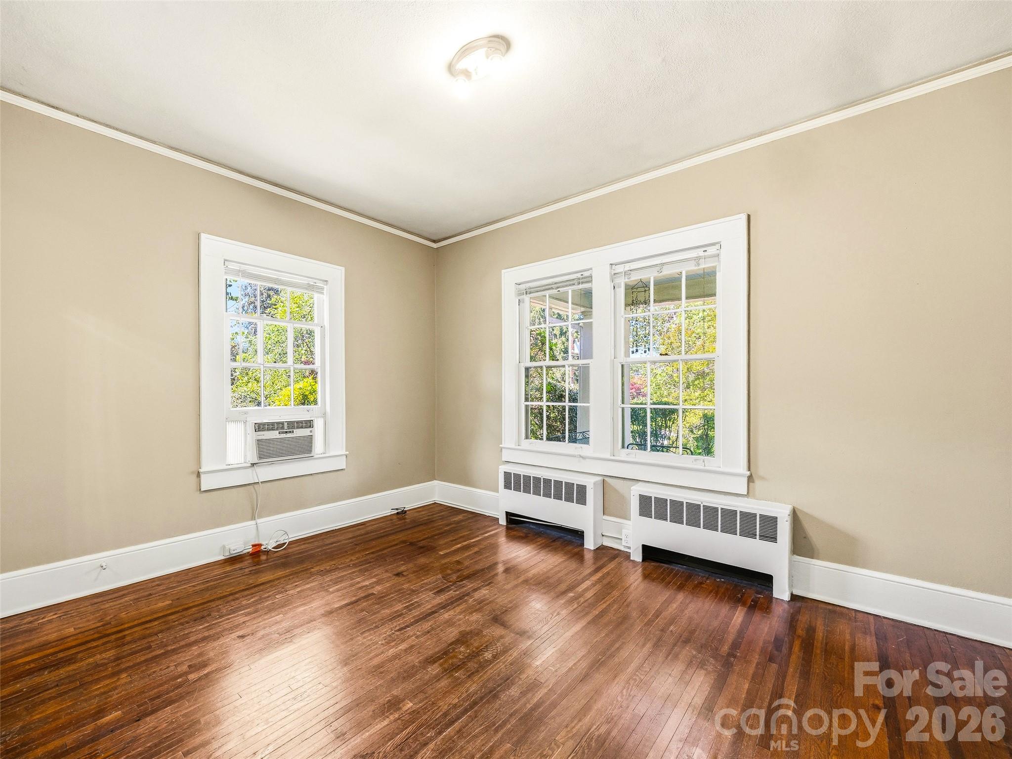 1214 Oakland Street — Hendersonville