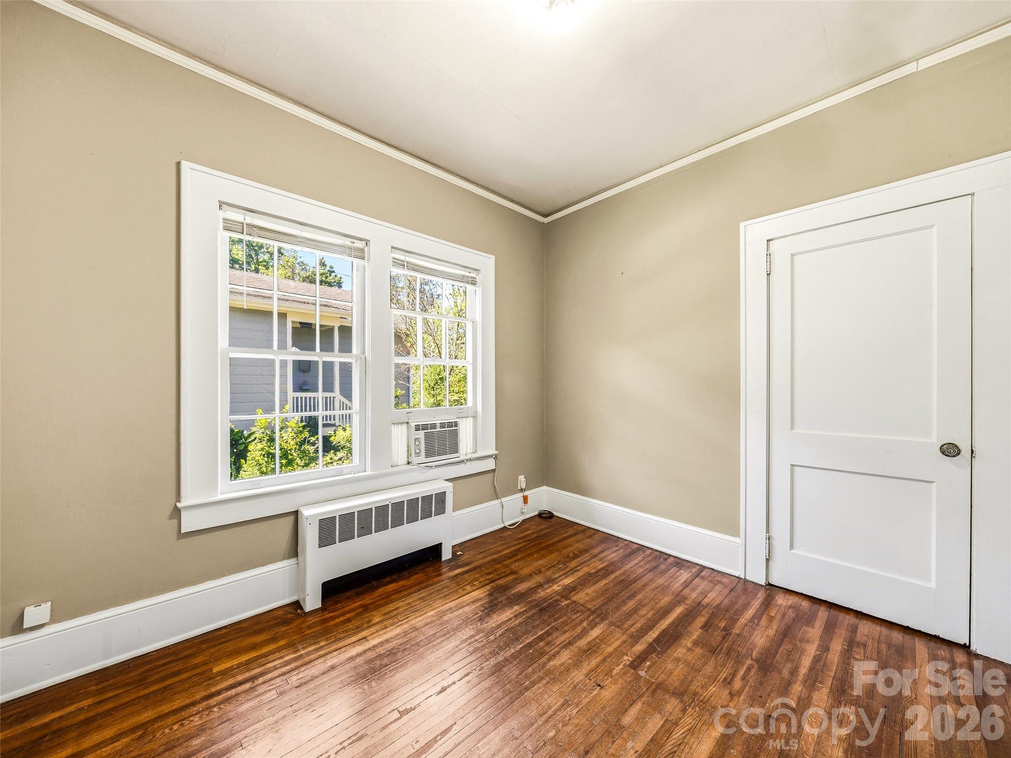 1214 Oakland Street — Hendersonville