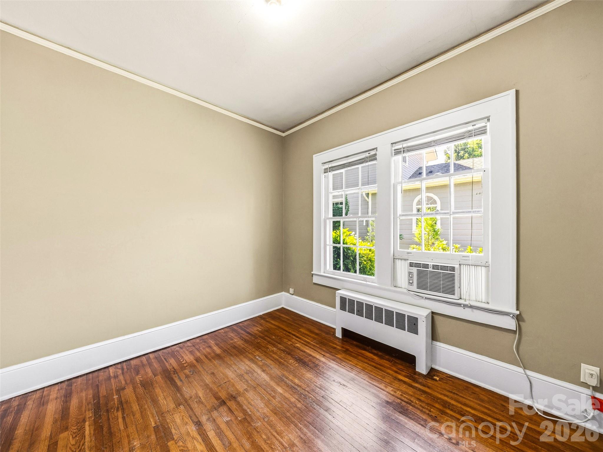 1214 Oakland Street — Hendersonville