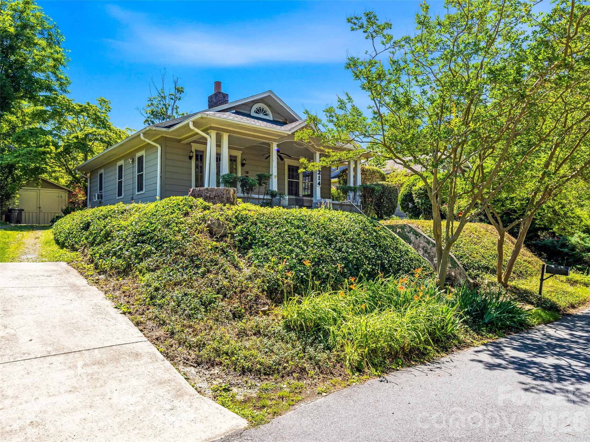 1214 Oakland Street — Hendersonville