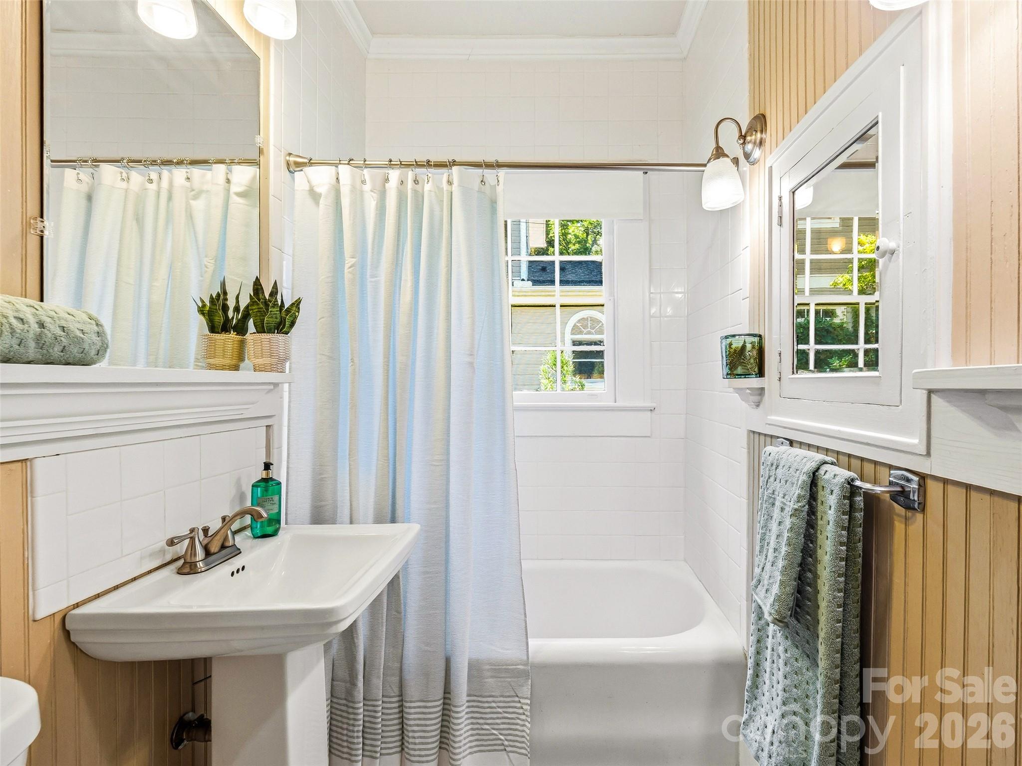 1214 Oakland Street — Hendersonville