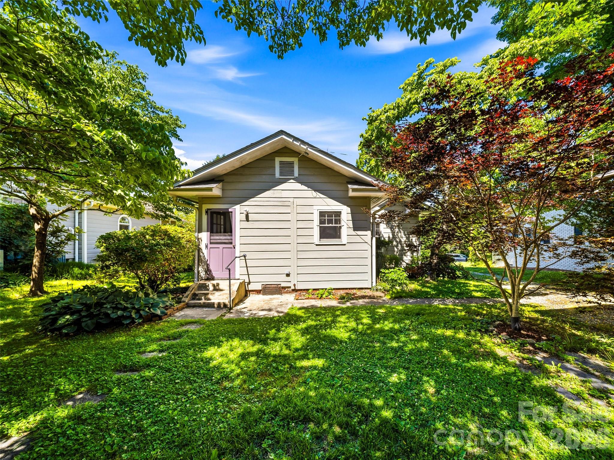 1214 Oakland Street — Hendersonville