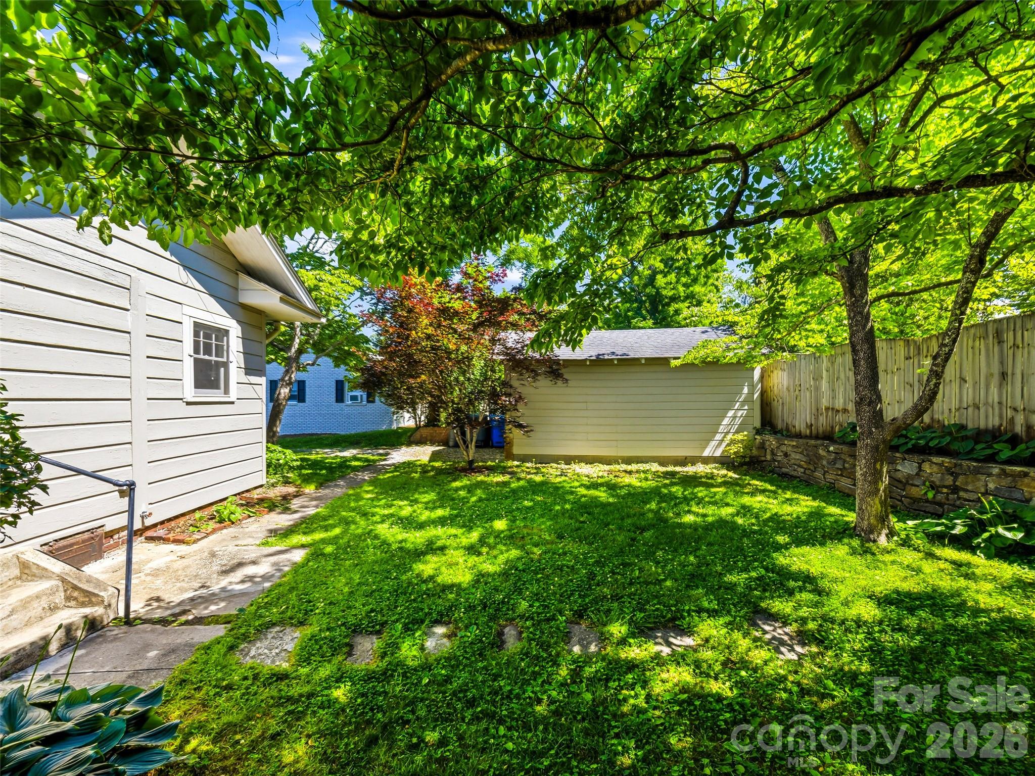 1214 Oakland Street — Hendersonville