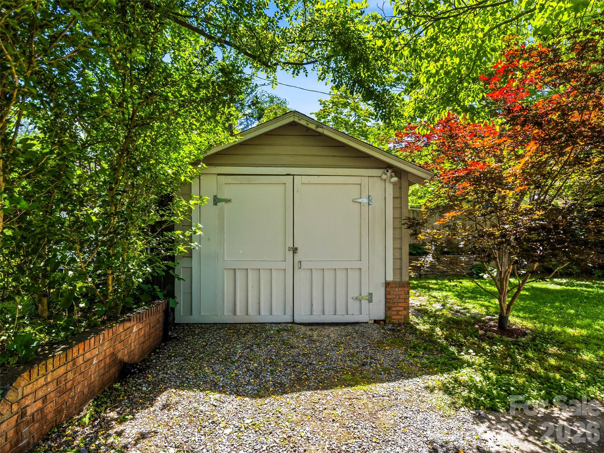 1214 Oakland Street — Hendersonville
