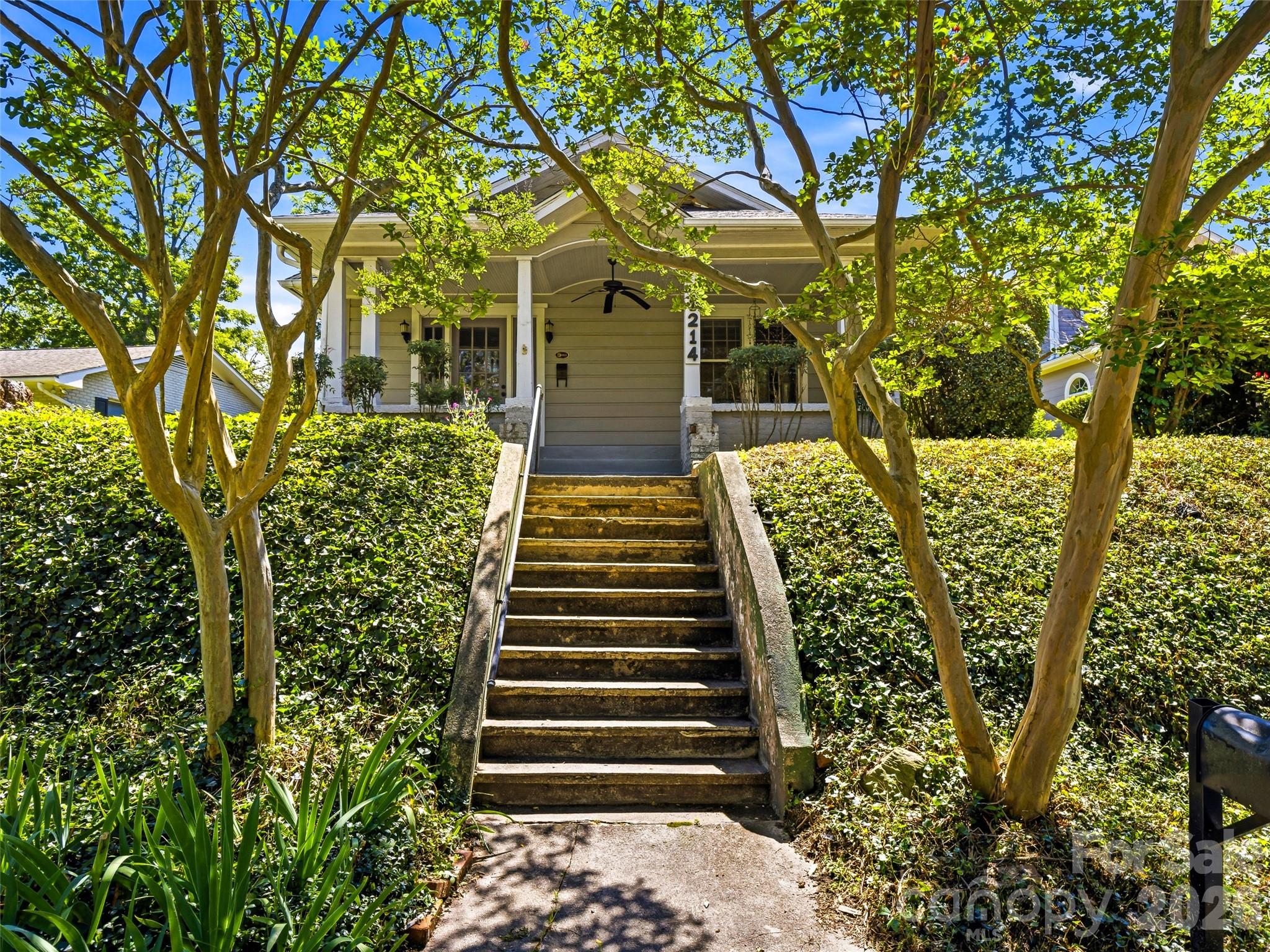 1214 Oakland Street — Hendersonville