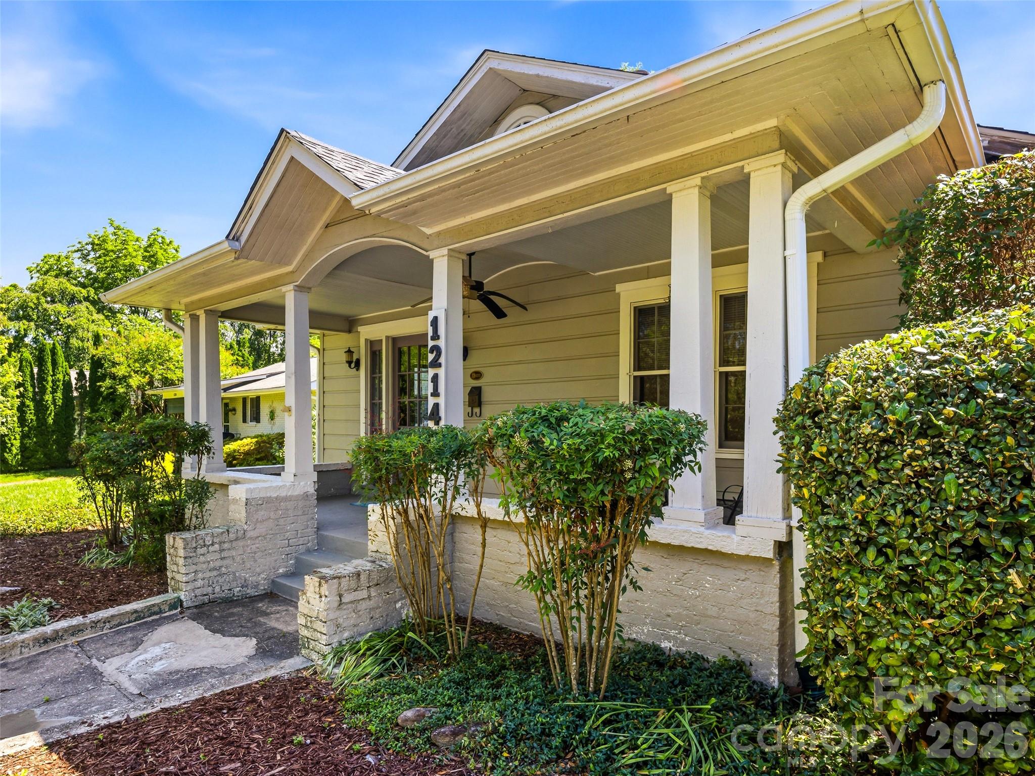 1214 Oakland Street — Hendersonville