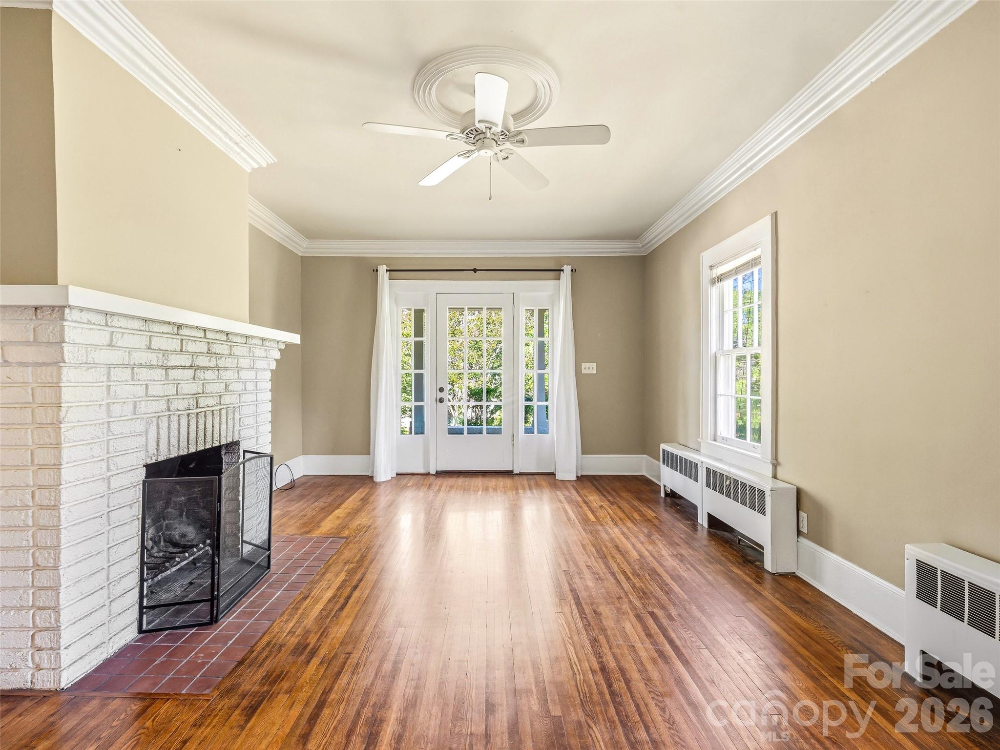 1214 Oakland Street — Hendersonville