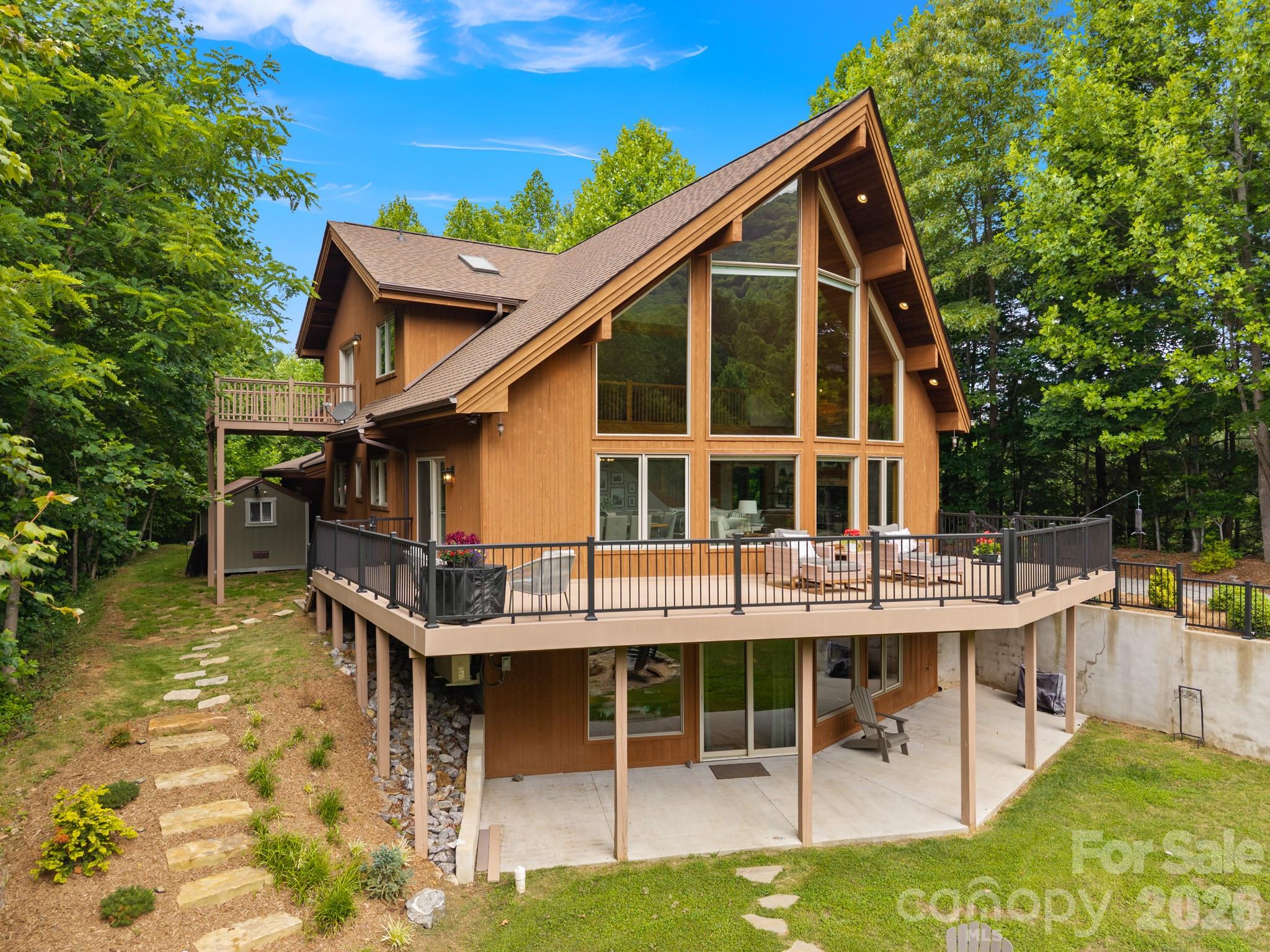49 Western Eagle Drive — Hendersonville