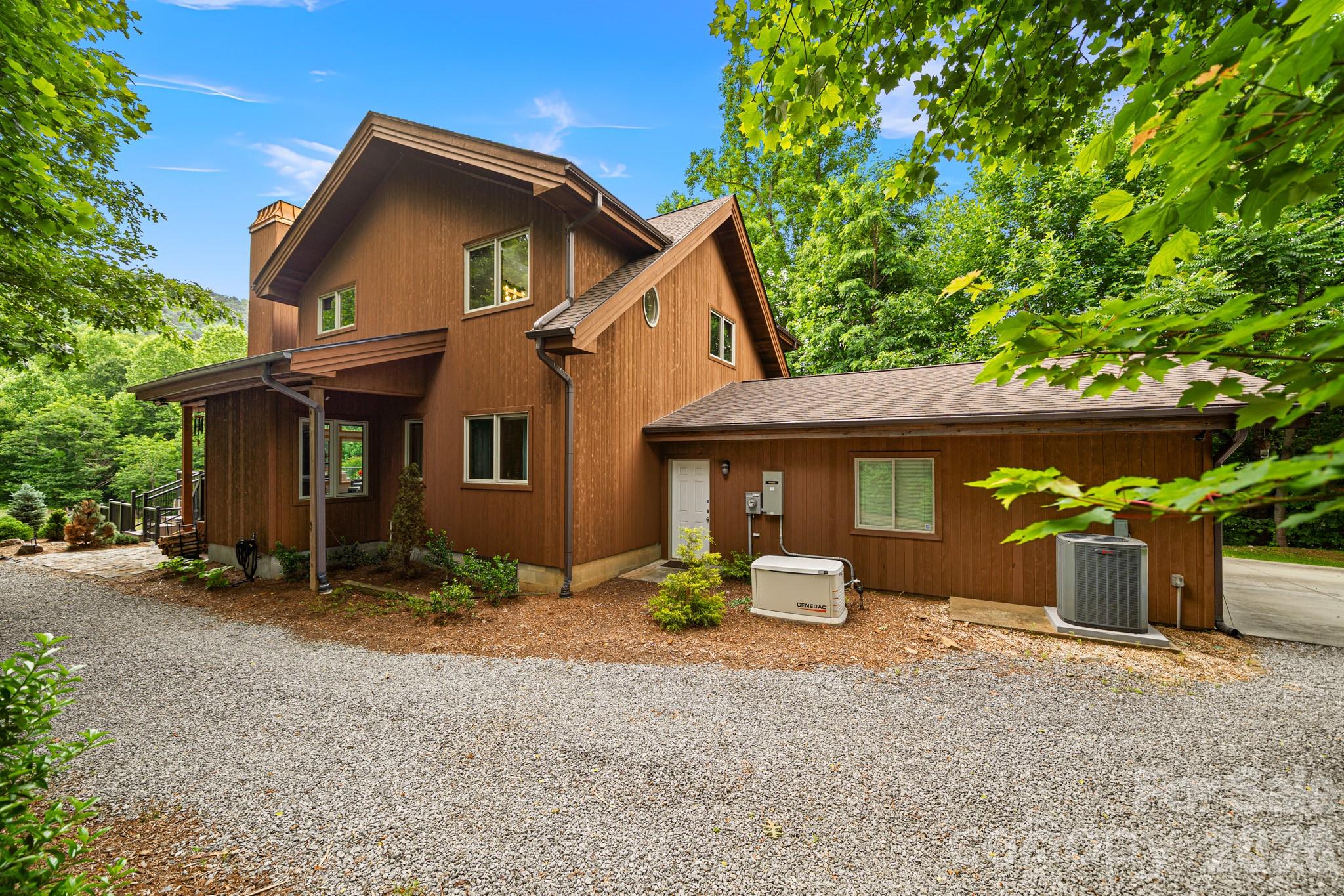 49 Western Eagle Drive — Hendersonville