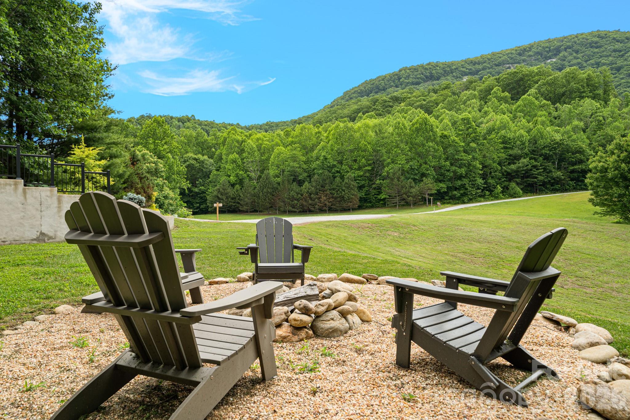 49 Western Eagle Drive — Hendersonville