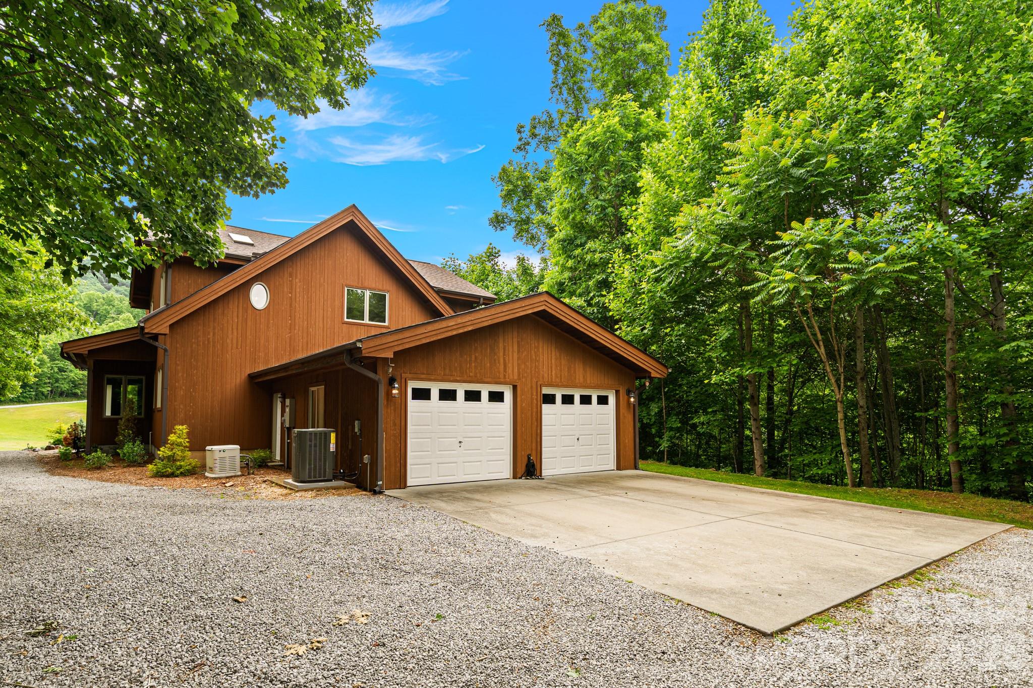 49 Western Eagle Drive — Hendersonville