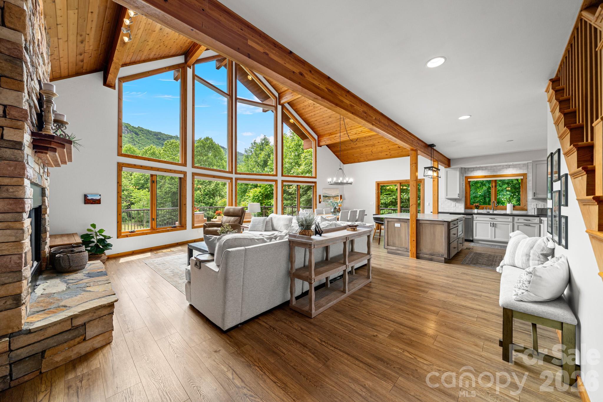 49 Western Eagle Drive — Hendersonville
