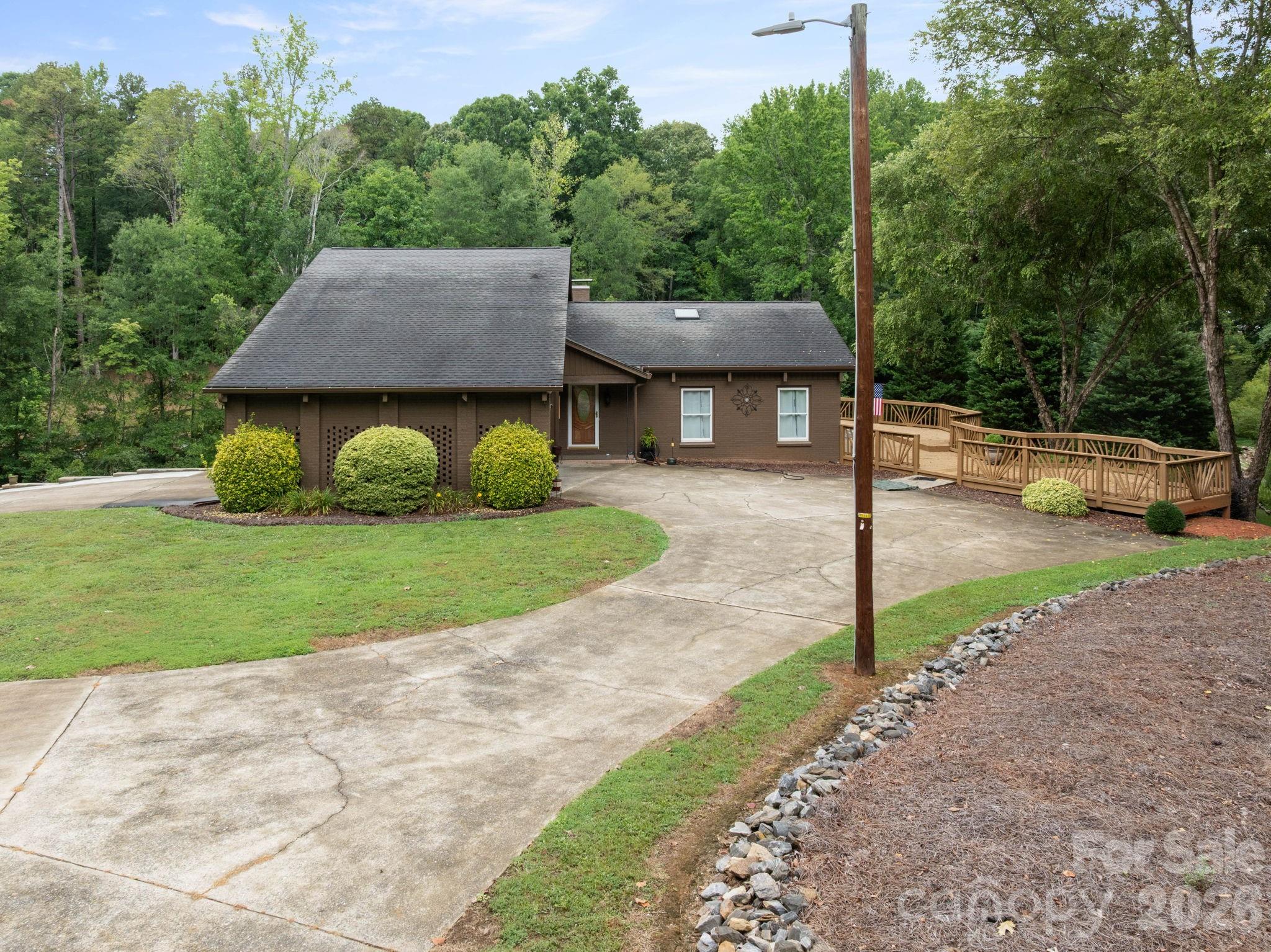 214 Fallingwood Circle — Gastonia